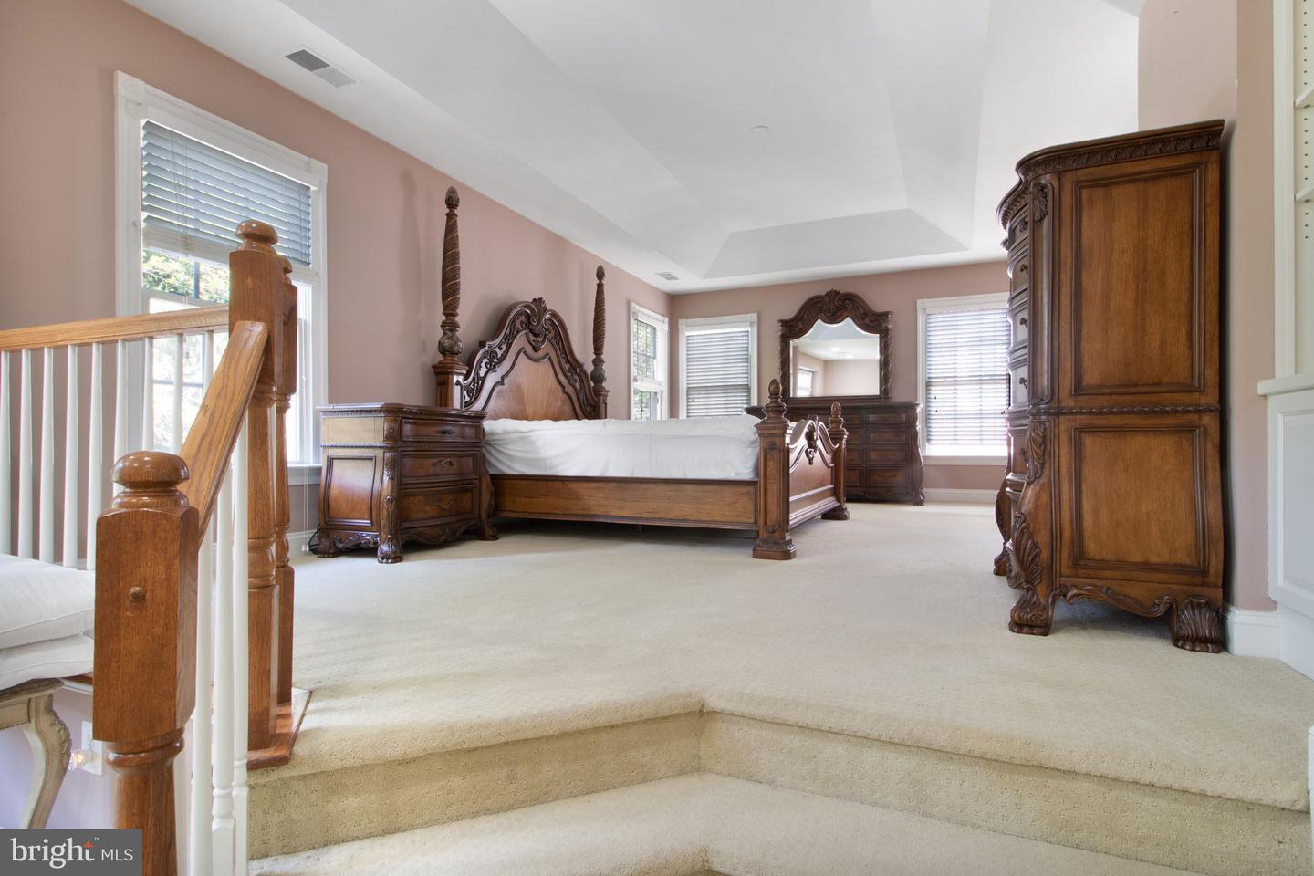 9507 SHELLY KRASNOW LN, FAIRFAX, Virginia 22031, 5 Bedrooms Bedrooms, ,4 BathroomsBathrooms,Residential,For sale,9507 SHELLY KRASNOW LN,VAFC2006584 MLS # VAFC2006584