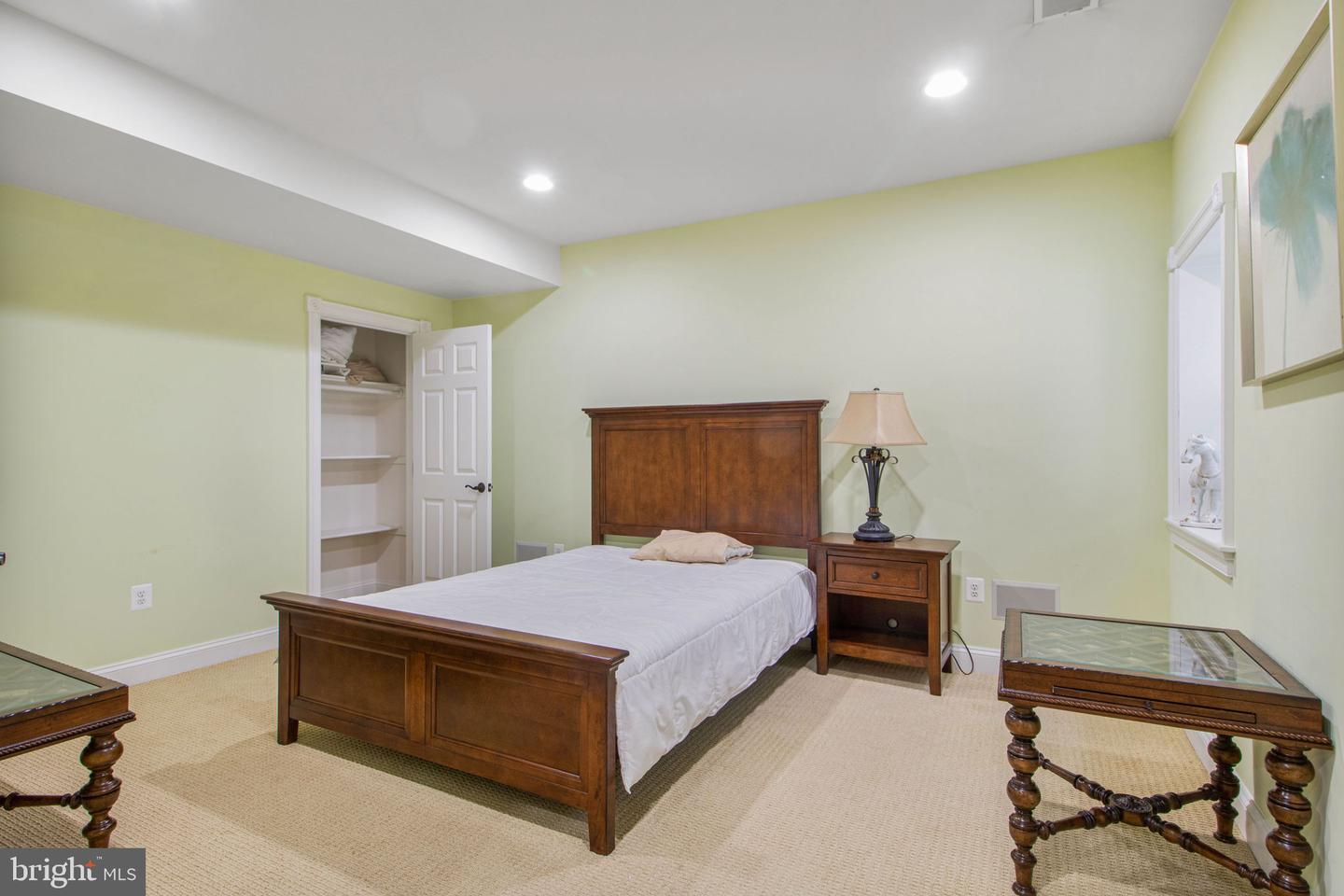 9507 SHELLY KRASNOW LN, FAIRFAX, Virginia 22031, 5 Bedrooms Bedrooms, ,4 BathroomsBathrooms,Residential,For sale,9507 SHELLY KRASNOW LN,VAFC2006584 MLS # VAFC2006584