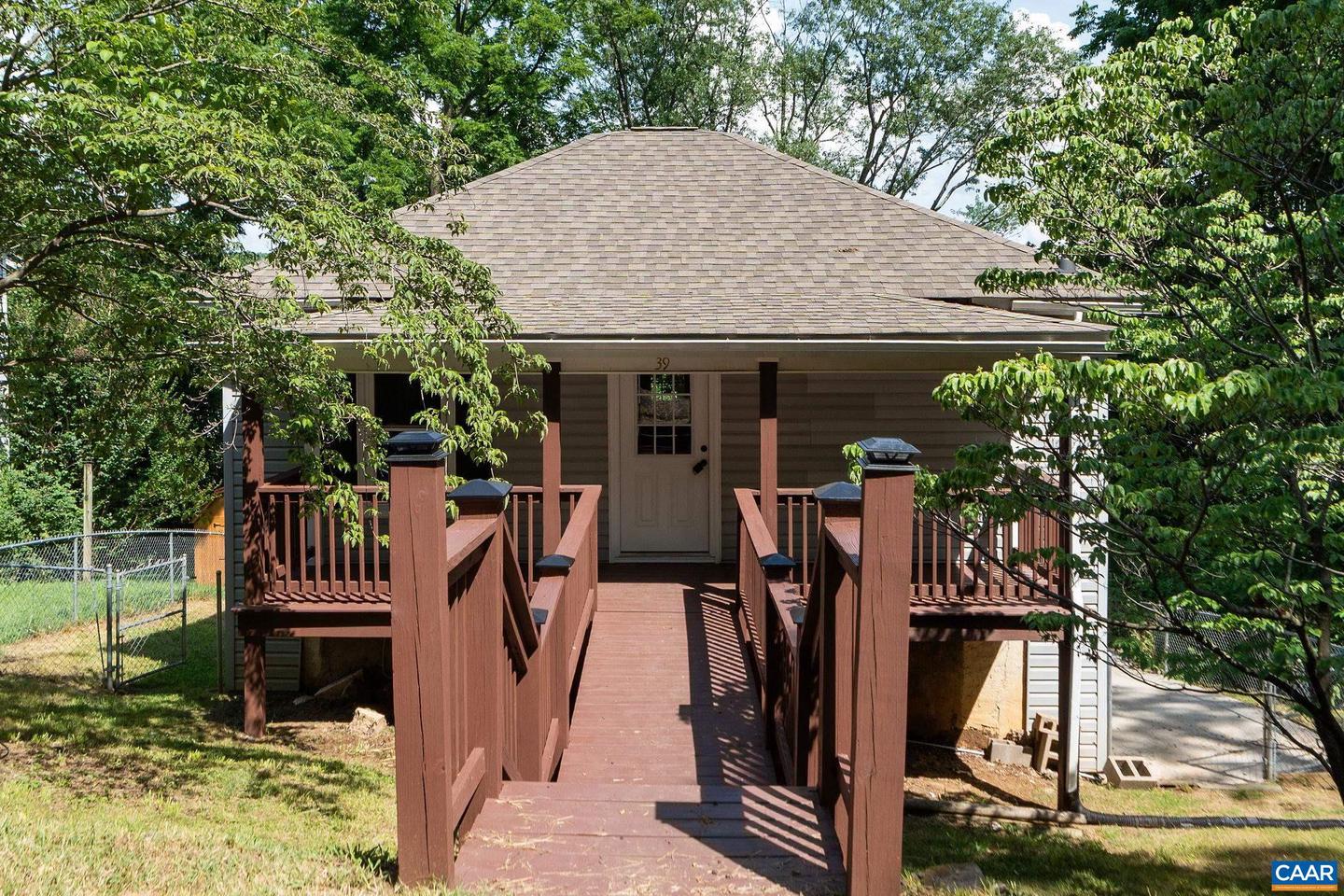 39 OLIVE ST, STAUNTON, Virginia 24401, 3 Bedrooms Bedrooms, ,2 BathroomsBathrooms,Residential,For sale,39 OLIVE ST,666405 MLS # 666405