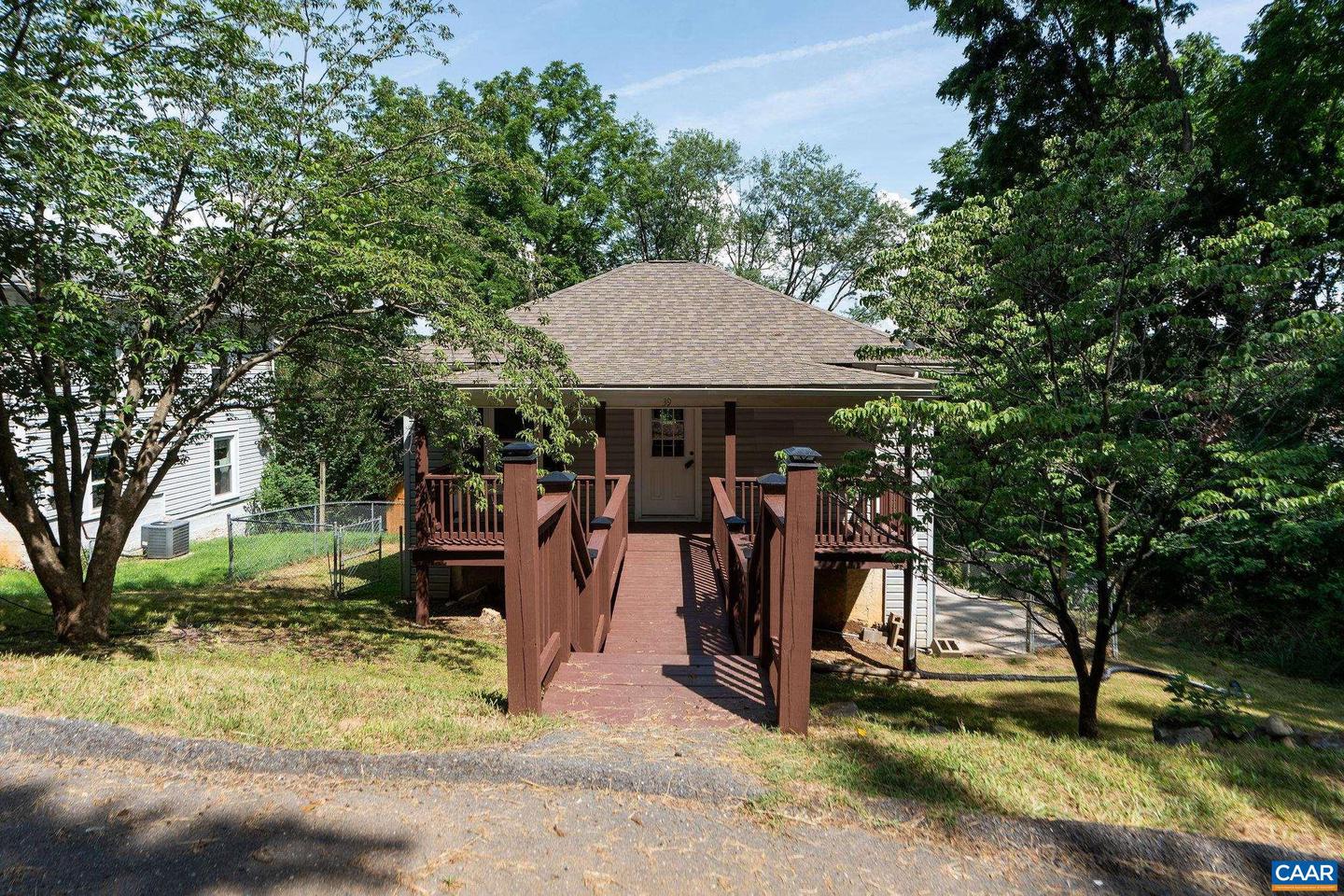 39 OLIVE ST, STAUNTON, Virginia 24401, 3 Bedrooms Bedrooms, ,2 BathroomsBathrooms,Residential,For sale,39 OLIVE ST,666405 MLS # 666405