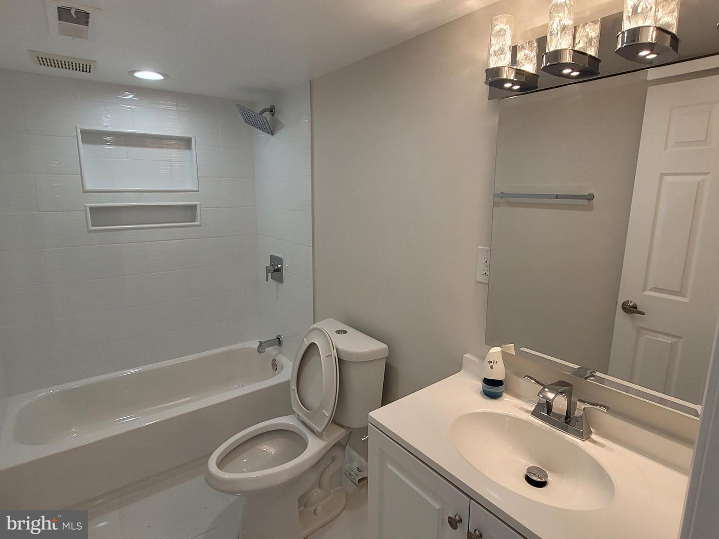 1125 12TH ST NW #B1, WASHINGTON, District Of Columbia 20005, 3 Bedrooms Bedrooms, ,2 BathroomsBathrooms,Residential,For sale,1125 12TH ST NW #B1,DCDC2159988 MLS # DCDC2159988