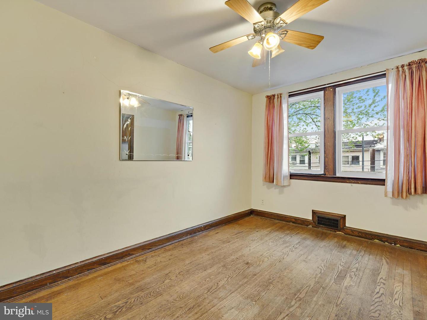 1742 LYMAN PL NE, WASHINGTON, District Of Columbia 20002, 3 Bedrooms Bedrooms, ,1 BathroomBathrooms,Residential,For sale,1742 LYMAN PL NE,DCDC2194774 MLS # DCDC2194774