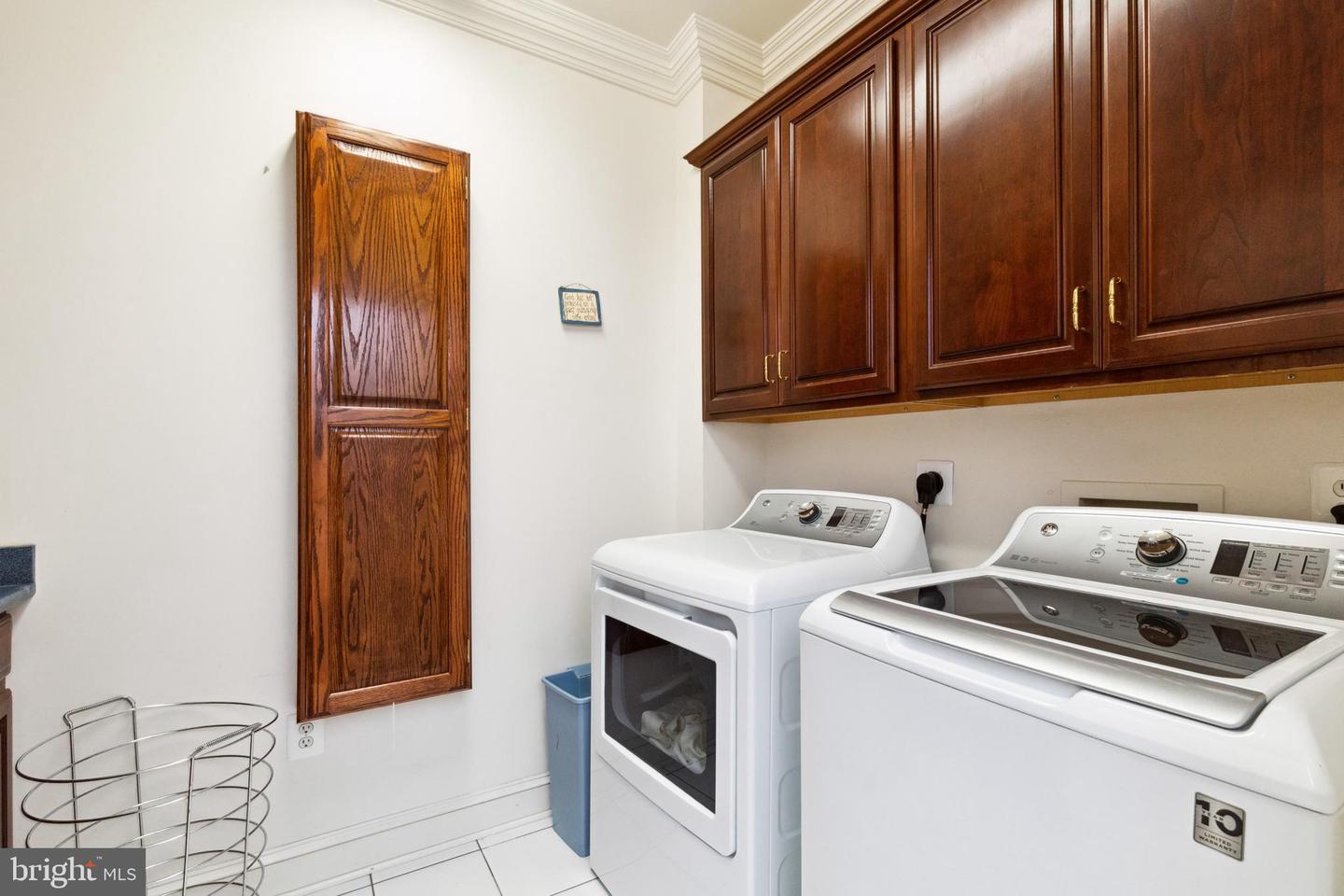 6403 BURKE WOODS DR, BURKE, Virginia 22015, 7 Bedrooms Bedrooms, ,9 BathroomsBathrooms,Residential,For sale,6403 BURKE WOODS DR,VAFX2236802 MLS # VAFX2236802
