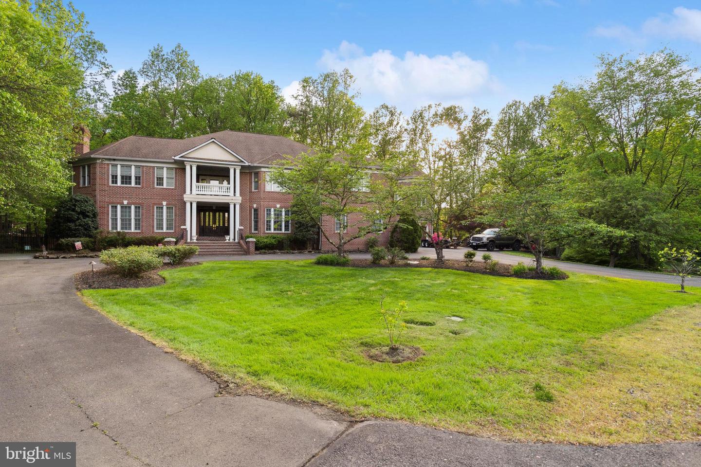 6403 BURKE WOODS DR, BURKE, Virginia 22015, 7 Bedrooms Bedrooms, ,9 BathroomsBathrooms,Residential,For sale,6403 BURKE WOODS DR,VAFX2236802 MLS # VAFX2236802