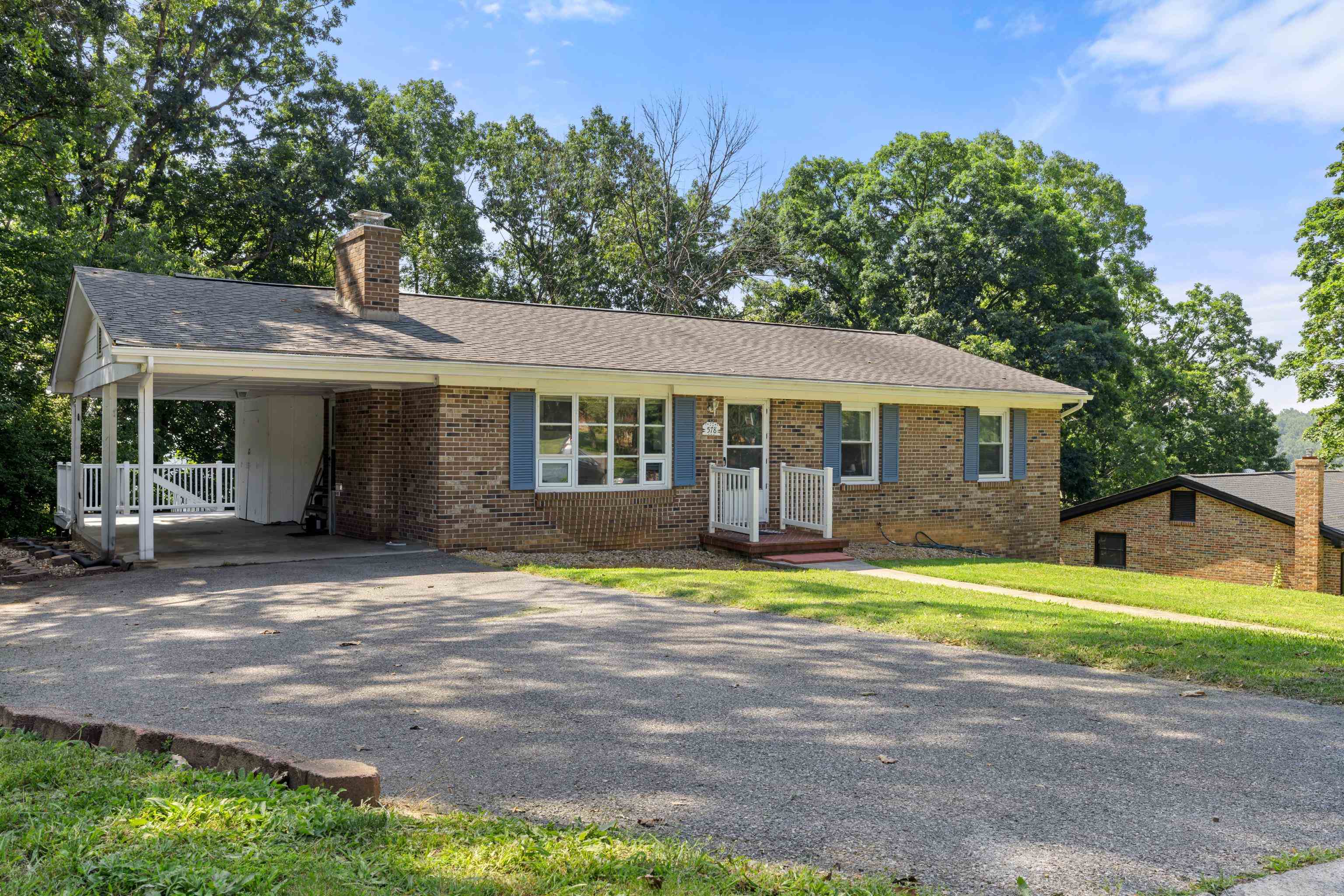 578 HILLTOP DR, STAUNTON, Virginia 24401, 3 Bedrooms Bedrooms, ,1 BathroomBathrooms,Residential,578 HILLTOP DR,666417 MLS # 666417