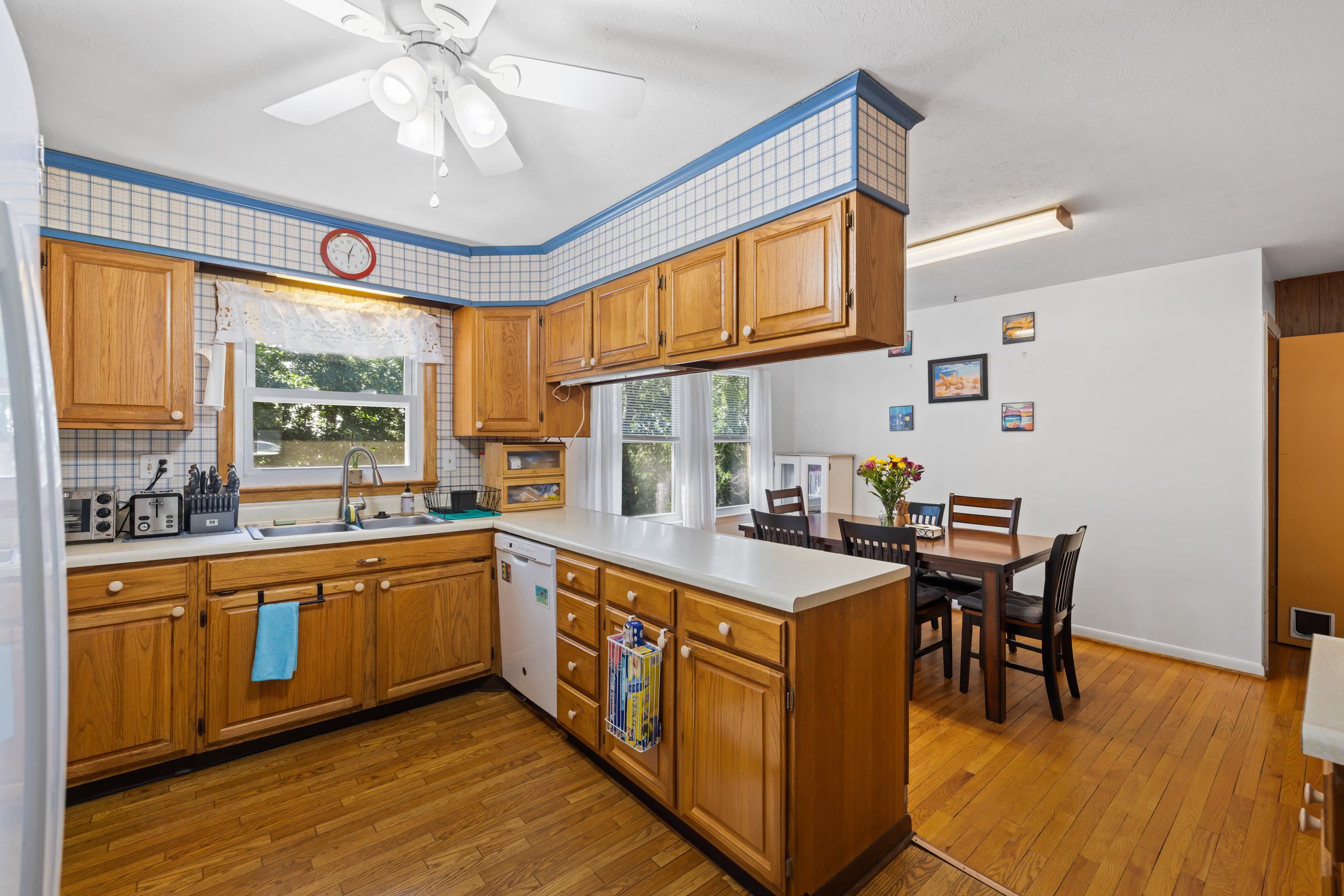 578 HILLTOP DR, STAUNTON, Virginia 24401, 3 Bedrooms Bedrooms, ,1 BathroomBathrooms,Residential,578 HILLTOP DR,666417 MLS # 666417
