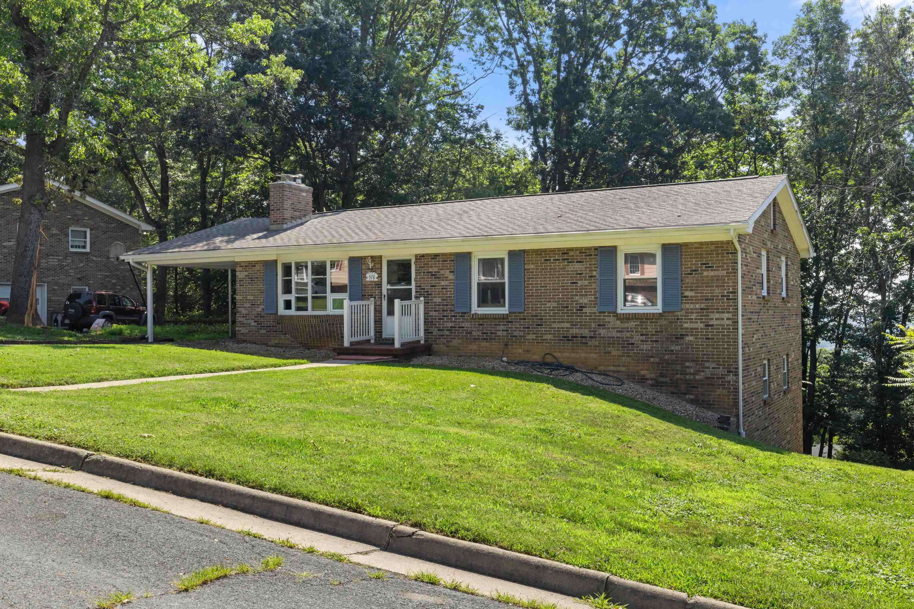 578 HILLTOP DR, STAUNTON, Virginia 24401, 3 Bedrooms Bedrooms, ,1 BathroomBathrooms,Residential,578 HILLTOP DR,666417 MLS # 666417