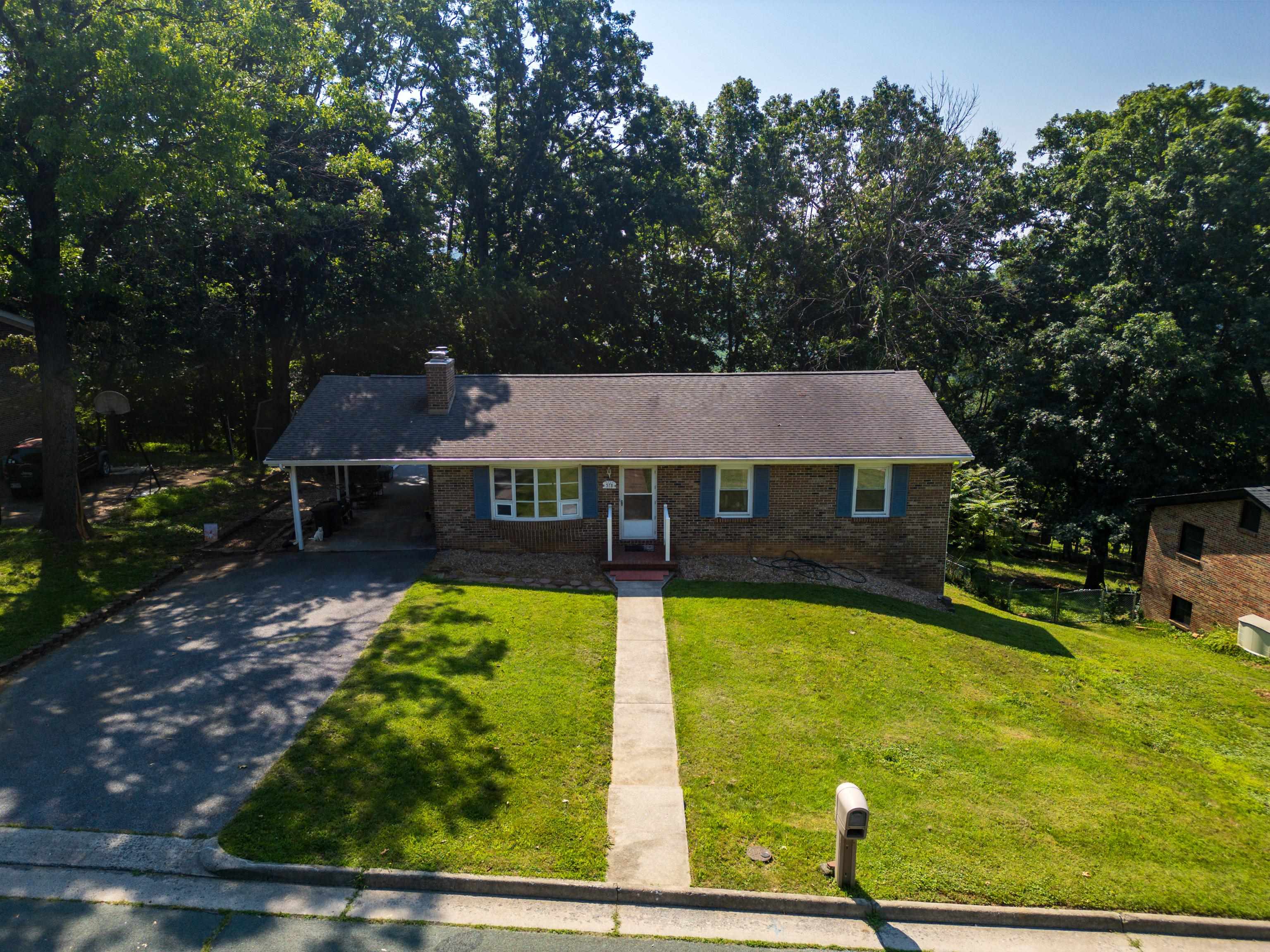578 HILLTOP DR, STAUNTON, Virginia 24401, 3 Bedrooms Bedrooms, ,1 BathroomBathrooms,Residential,578 HILLTOP DR,666417 MLS # 666417