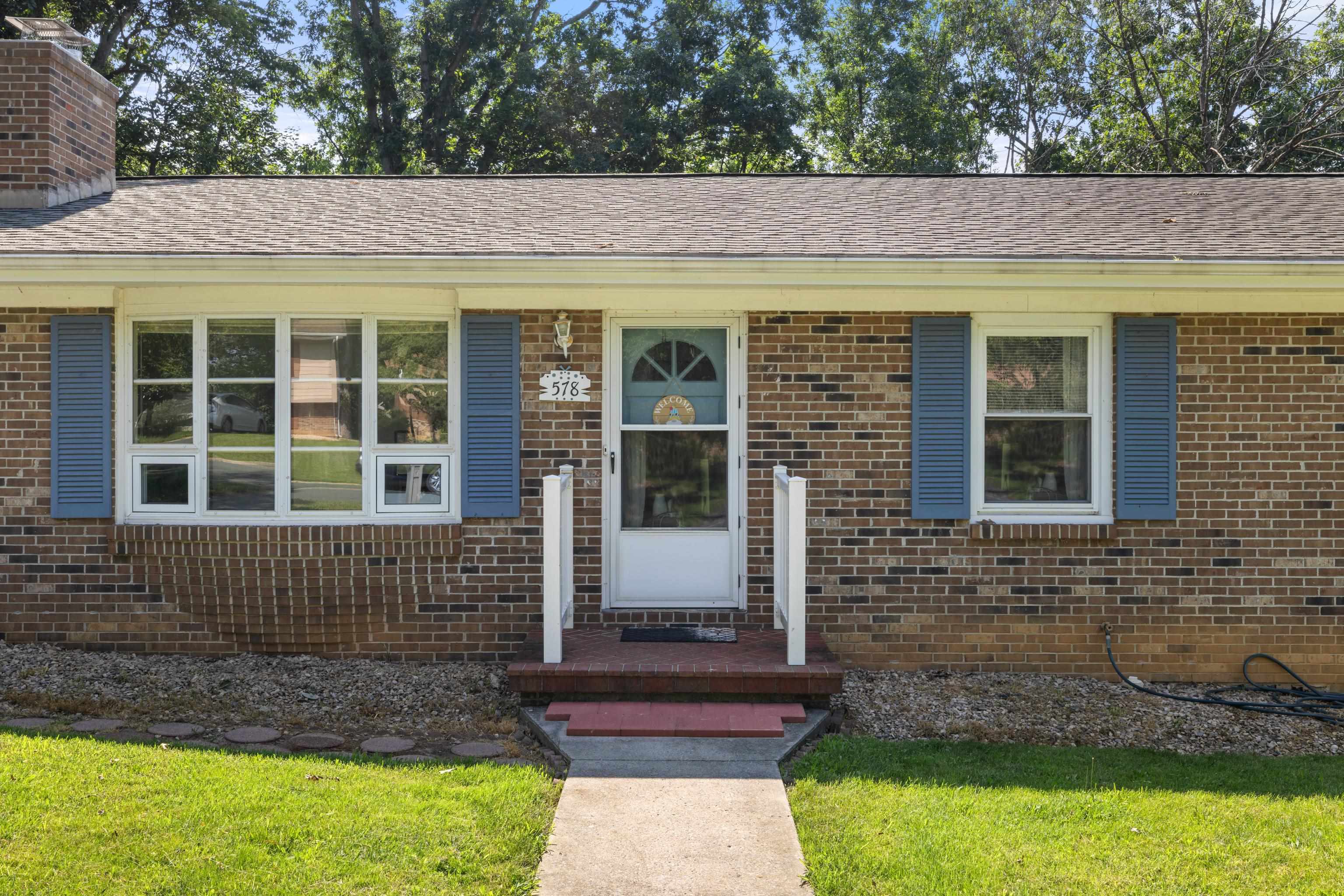 578 HILLTOP DR, STAUNTON, Virginia 24401, 3 Bedrooms Bedrooms, ,1 BathroomBathrooms,Residential,578 HILLTOP DR,666417 MLS # 666417