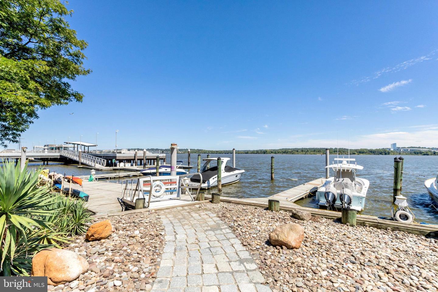 6943 DEER RUN DR, ALEXANDRIA, Virginia 22306, 3 Bedrooms Bedrooms, ,2 BathroomsBathrooms,Residential,For sale,6943 DEER RUN DR,VAFX2246562 MLS # VAFX2246562