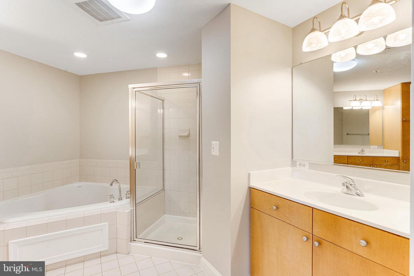 485 HARBOR SIDE ST #414, WOODBRIDGE, Virginia 22191, 2 Bedrooms Bedrooms, ,2 BathroomsBathrooms,Residential,For sale,485 HARBOR SIDE ST #414,VAPW2096958 MLS # VAPW2096958
