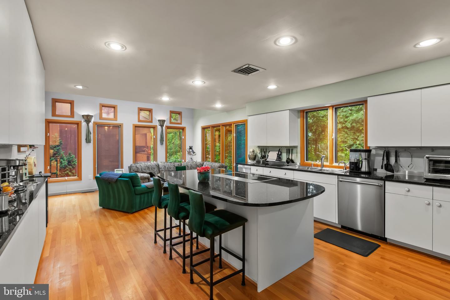 5211 MACARTHUR TER NW, WASHINGTON, District Of Columbia 20016, 4 Bedrooms Bedrooms, ,2 BathroomsBathrooms,Residential,For sale,5211 MACARTHUR TER NW,DCDC2205948 MLS # DCDC2205948