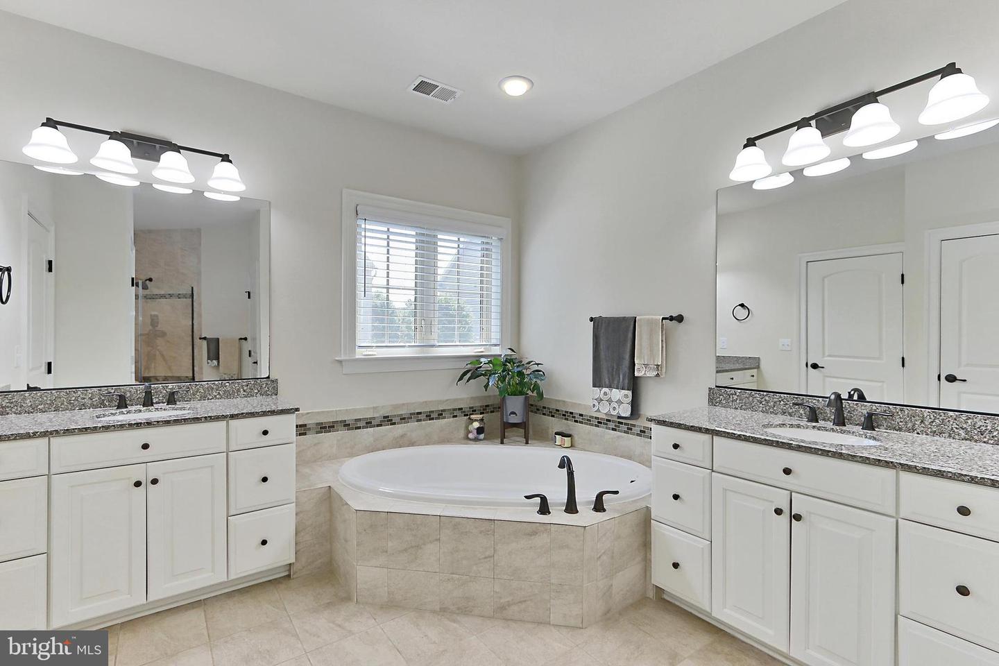 7901 LUKES LODGE PL, GAINESVILLE, Virginia 20155, 4 Bedrooms Bedrooms, ,4 BathroomsBathrooms,Residential,For sale,7901 LUKES LODGE PL,VAPW2097156 MLS # VAPW2097156