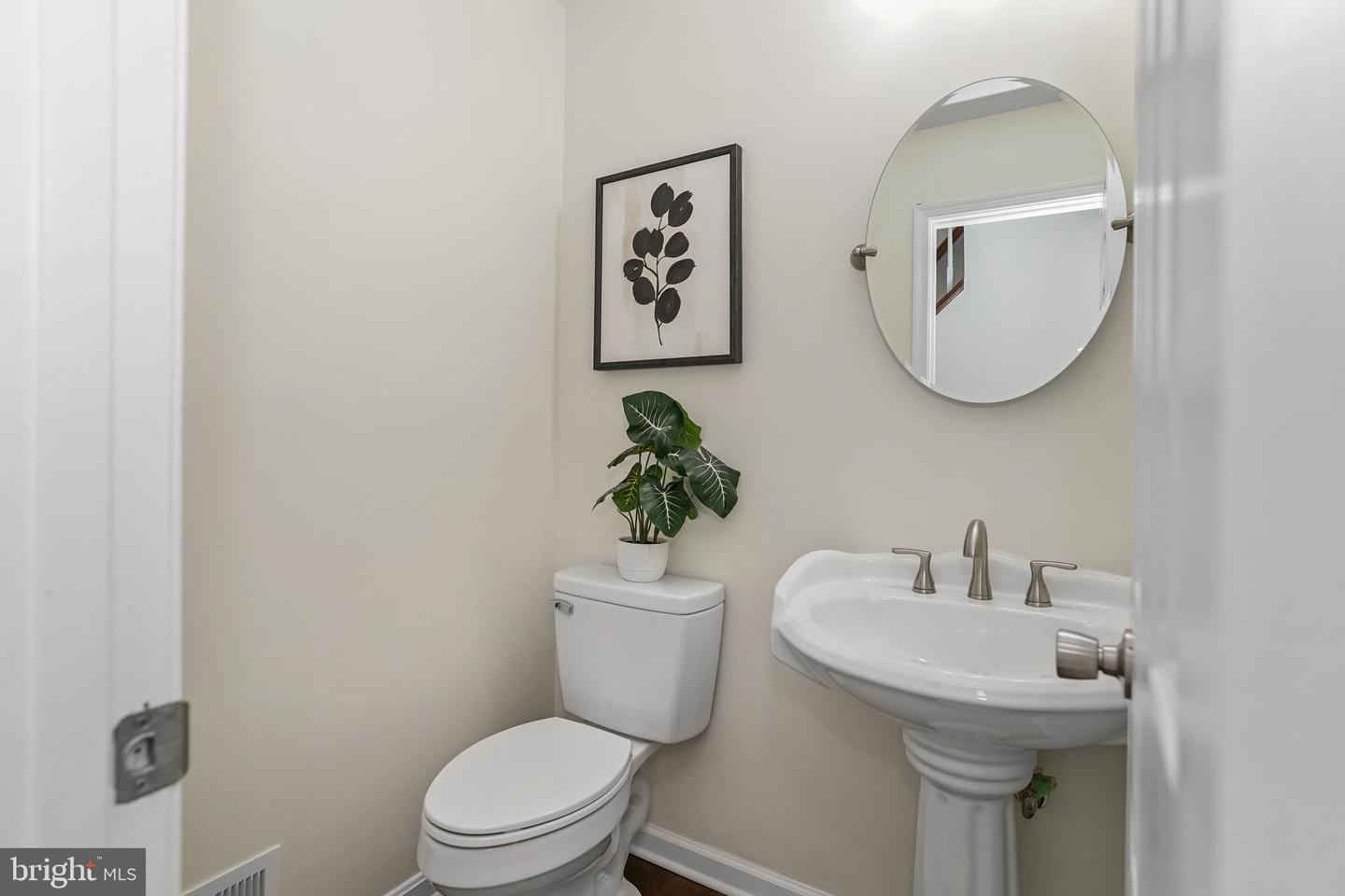 12910 ASHTON OAKS DR, FAIRFAX, Virginia 22030, 4 Bedrooms Bedrooms, ,3 BathroomsBathrooms,Residential,For sale,12910 ASHTON OAKS DR,VAFX2249396 MLS # VAFX2249396