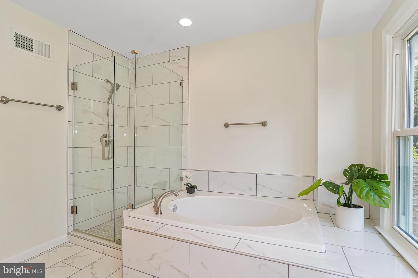12910 ASHTON OAKS DR, FAIRFAX, Virginia 22030, 4 Bedrooms Bedrooms, ,3 BathroomsBathrooms,Residential,For sale,12910 ASHTON OAKS DR,VAFX2249396 MLS # VAFX2249396