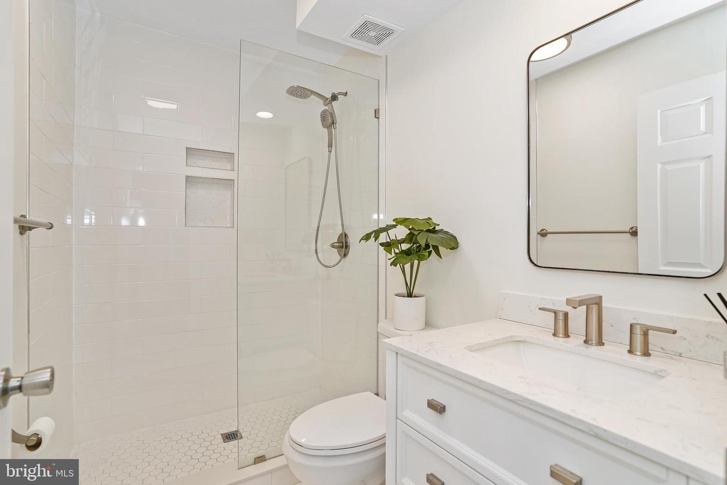 12910 ASHTON OAKS DR, FAIRFAX, Virginia 22030, 4 Bedrooms Bedrooms, ,3 BathroomsBathrooms,Residential,For sale,12910 ASHTON OAKS DR,VAFX2249396 MLS # VAFX2249396