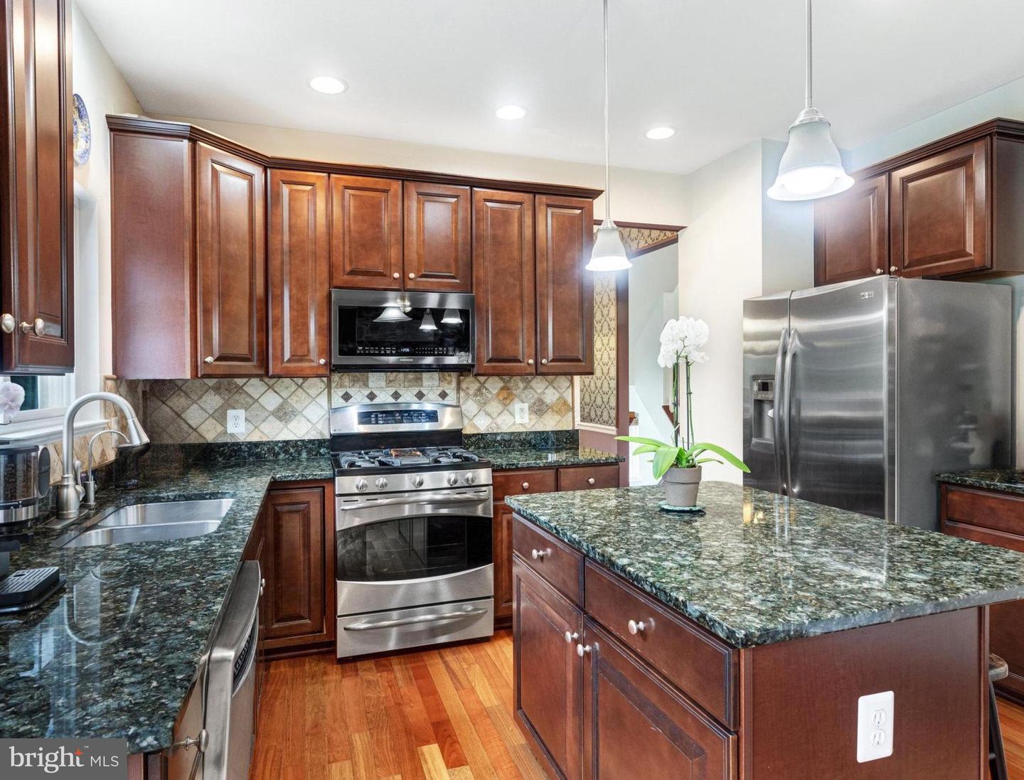 16280 EAGLE FLIGHT CIR, WOODBRIDGE, Virginia 22191, 5 Bedrooms Bedrooms, ,3 BathroomsBathrooms,Residential,For sale,16280 EAGLE FLIGHT CIR,VAPW2097948 MLS # VAPW2097948