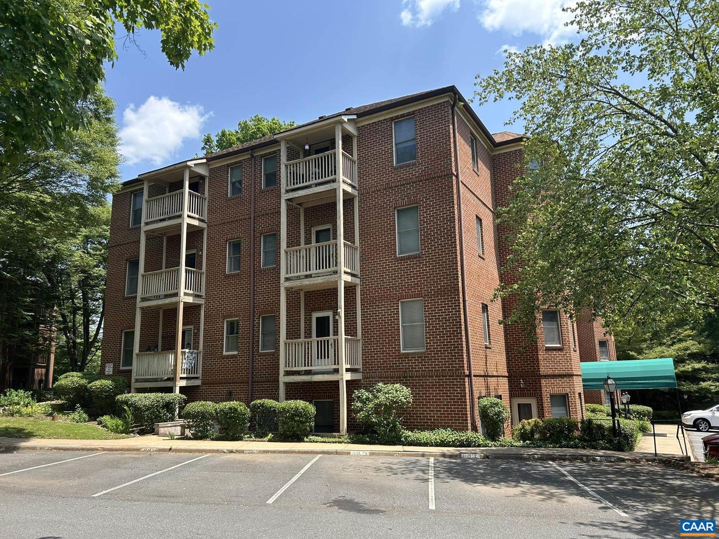 1325 BRANCHLANDS DR #A, CHARLOTTESVILLE, Virginia 22901, 2 Bedrooms Bedrooms, ,2 BathroomsBathrooms,Residential,For sale,1325 BRANCHLANDS DR #A,666400 MLS # 666400