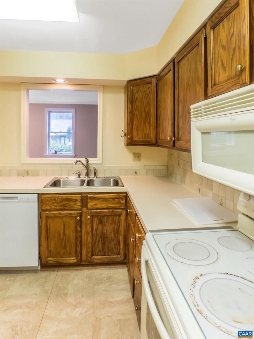 1325 BRANCHLANDS DR #A, CHARLOTTESVILLE, Virginia 22901, 2 Bedrooms Bedrooms, ,2 BathroomsBathrooms,Residential,For sale,1325 BRANCHLANDS DR #A,666400 MLS # 666400