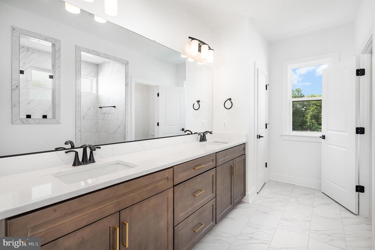 18389 SUGAR SNAP CIR, LEESBURG, Virginia 20176, 5 Bedrooms Bedrooms, ,5 BathroomsBathrooms,Residential,For sale,18389 SUGAR SNAP CIR,VALO2101248 MLS # VALO2101248
