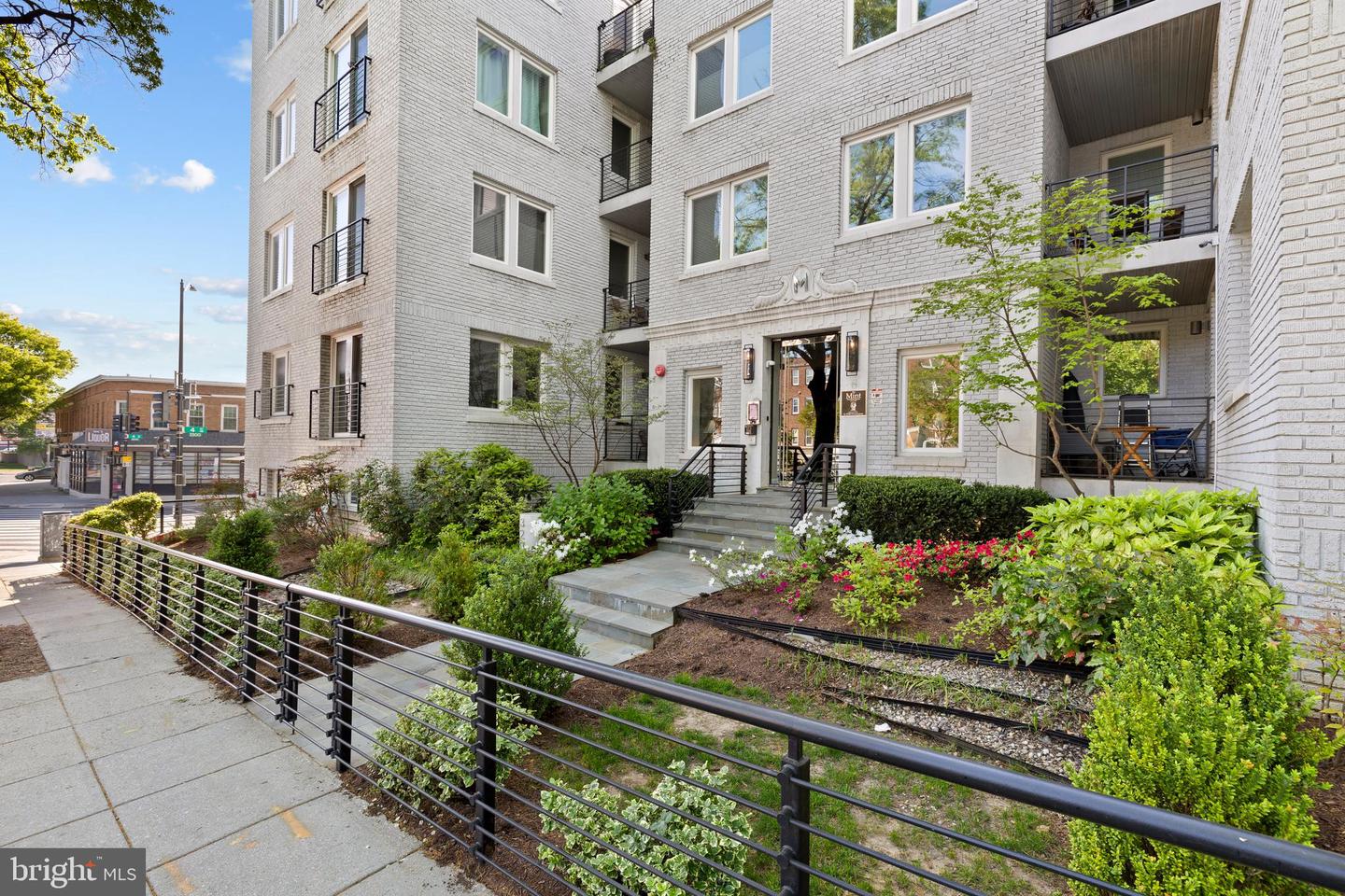 329 RHODE ISLAND AVE NE #303, WASHINGTON, District Of Columbia 20002, 2 Bedrooms Bedrooms, 7 Rooms Rooms,2 BathroomsBathrooms,Residential,For sale,329 RHODE ISLAND AVE NE #303,DCDC2209074 MLS # DCDC2209074