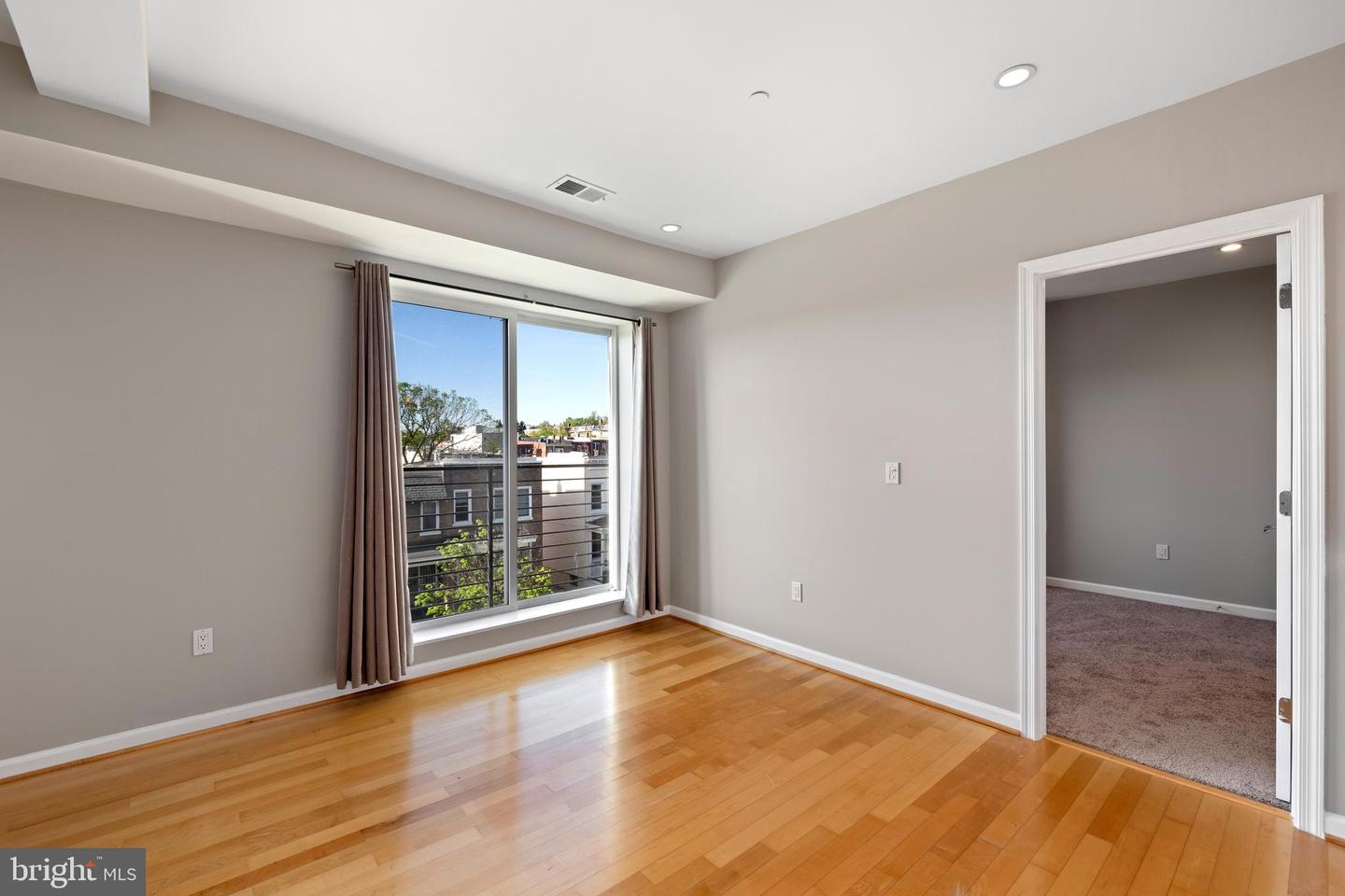 329 RHODE ISLAND AVE NE #303, WASHINGTON, District Of Columbia 20002, 2 Bedrooms Bedrooms, 7 Rooms Rooms,2 BathroomsBathrooms,Residential,For sale,329 RHODE ISLAND AVE NE #303,DCDC2209074 MLS # DCDC2209074