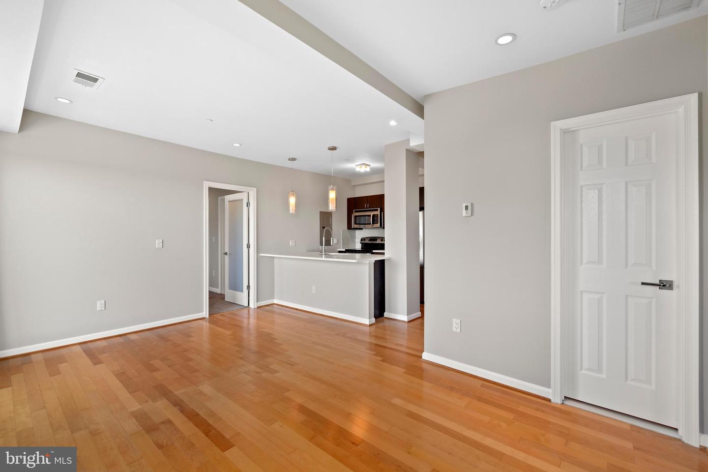 329 RHODE ISLAND AVE NE #303, WASHINGTON, District Of Columbia 20002, 2 Bedrooms Bedrooms, 7 Rooms Rooms,2 BathroomsBathrooms,Residential,For sale,329 RHODE ISLAND AVE NE #303,DCDC2209074 MLS # DCDC2209074