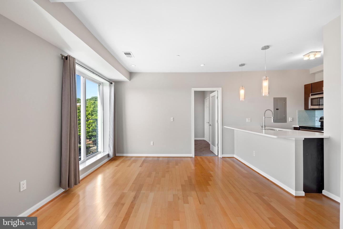 329 RHODE ISLAND AVE NE #303, WASHINGTON, District Of Columbia 20002, 2 Bedrooms Bedrooms, 7 Rooms Rooms,2 BathroomsBathrooms,Residential,For sale,329 RHODE ISLAND AVE NE #303,DCDC2209074 MLS # DCDC2209074