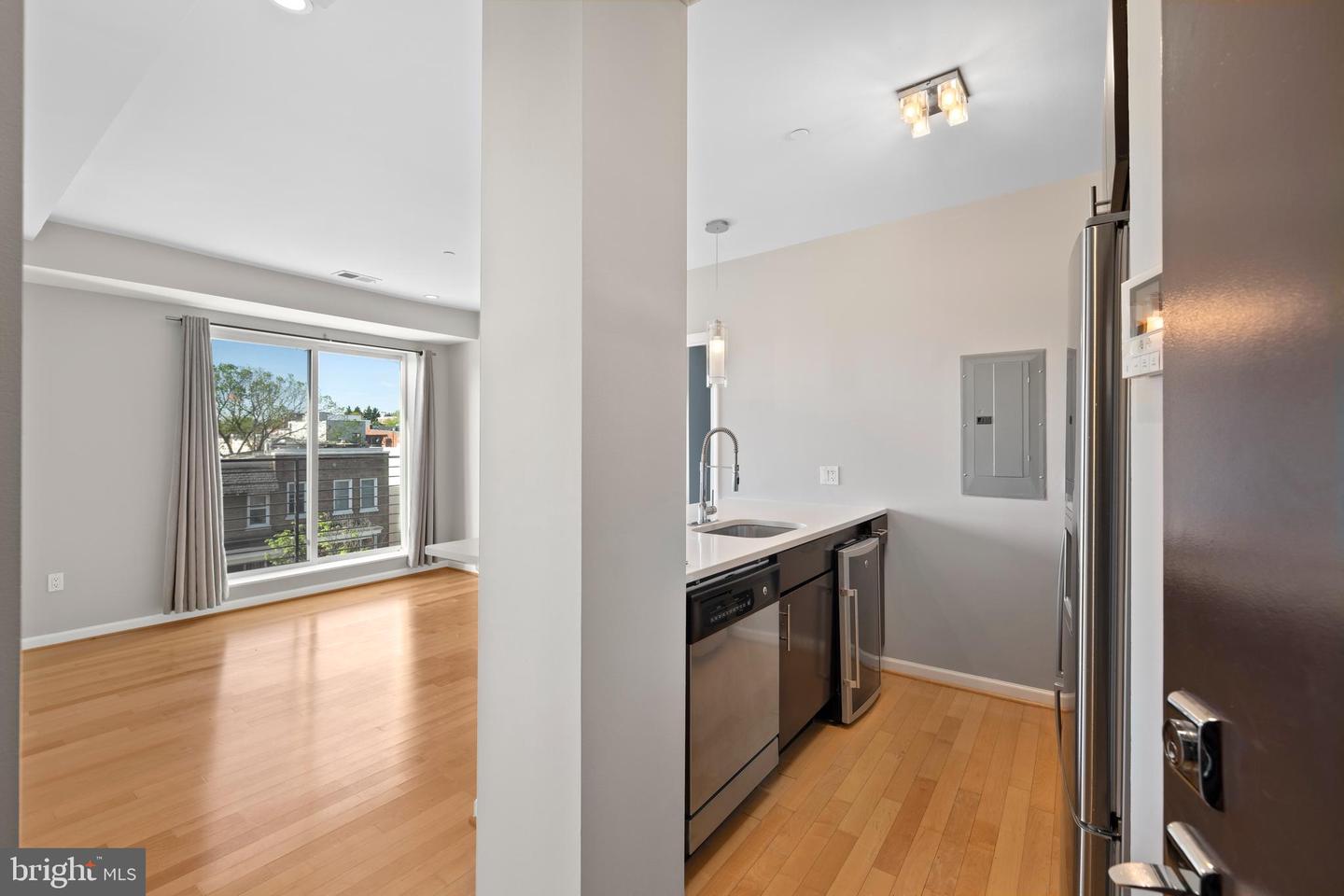 329 RHODE ISLAND AVE NE #303, WASHINGTON, District Of Columbia 20002, 2 Bedrooms Bedrooms, 7 Rooms Rooms,2 BathroomsBathrooms,Residential,For sale,329 RHODE ISLAND AVE NE #303,DCDC2209074 MLS # DCDC2209074