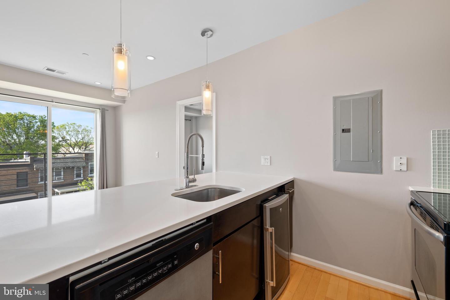 329 RHODE ISLAND AVE NE #303, WASHINGTON, District Of Columbia 20002, 2 Bedrooms Bedrooms, 7 Rooms Rooms,2 BathroomsBathrooms,Residential,For sale,329 RHODE ISLAND AVE NE #303,DCDC2209074 MLS # DCDC2209074