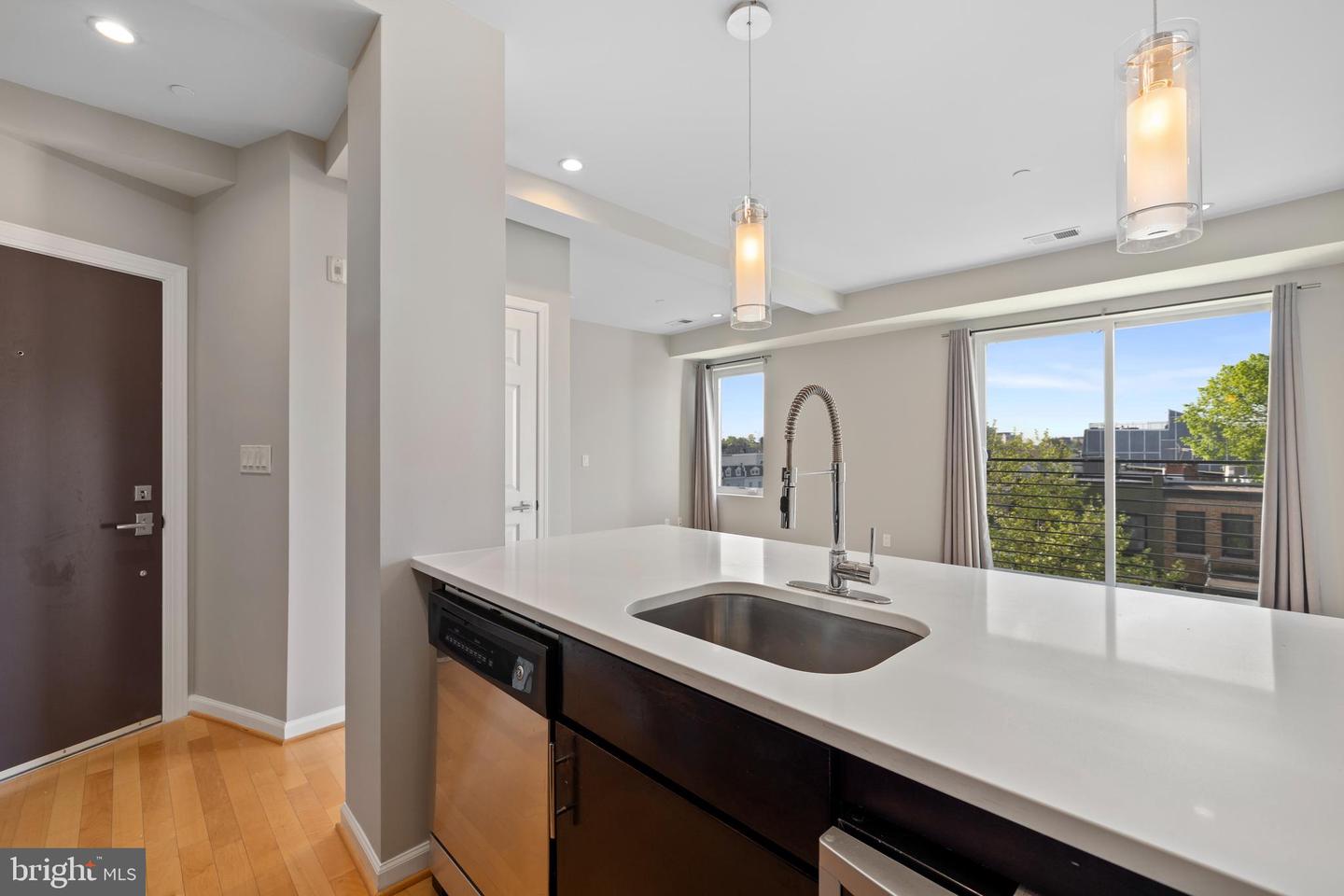 329 RHODE ISLAND AVE NE #303, WASHINGTON, District Of Columbia 20002, 2 Bedrooms Bedrooms, 7 Rooms Rooms,2 BathroomsBathrooms,Residential,For sale,329 RHODE ISLAND AVE NE #303,DCDC2209074 MLS # DCDC2209074
