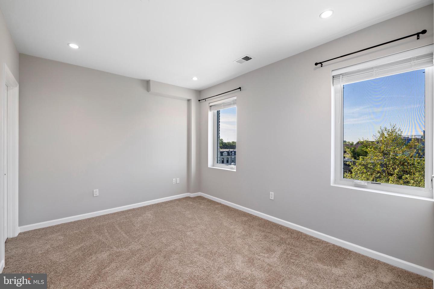 329 RHODE ISLAND AVE NE #303, WASHINGTON, District Of Columbia 20002, 2 Bedrooms Bedrooms, 7 Rooms Rooms,2 BathroomsBathrooms,Residential,For sale,329 RHODE ISLAND AVE NE #303,DCDC2209074 MLS # DCDC2209074
