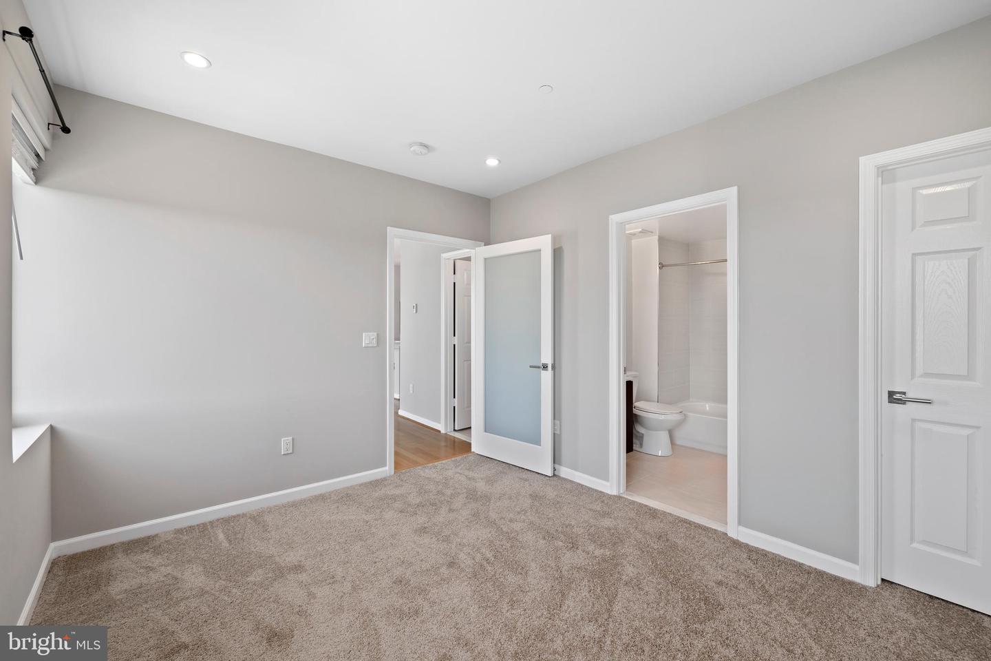 329 RHODE ISLAND AVE NE #303, WASHINGTON, District Of Columbia 20002, 2 Bedrooms Bedrooms, 7 Rooms Rooms,2 BathroomsBathrooms,Residential,For sale,329 RHODE ISLAND AVE NE #303,DCDC2209074 MLS # DCDC2209074