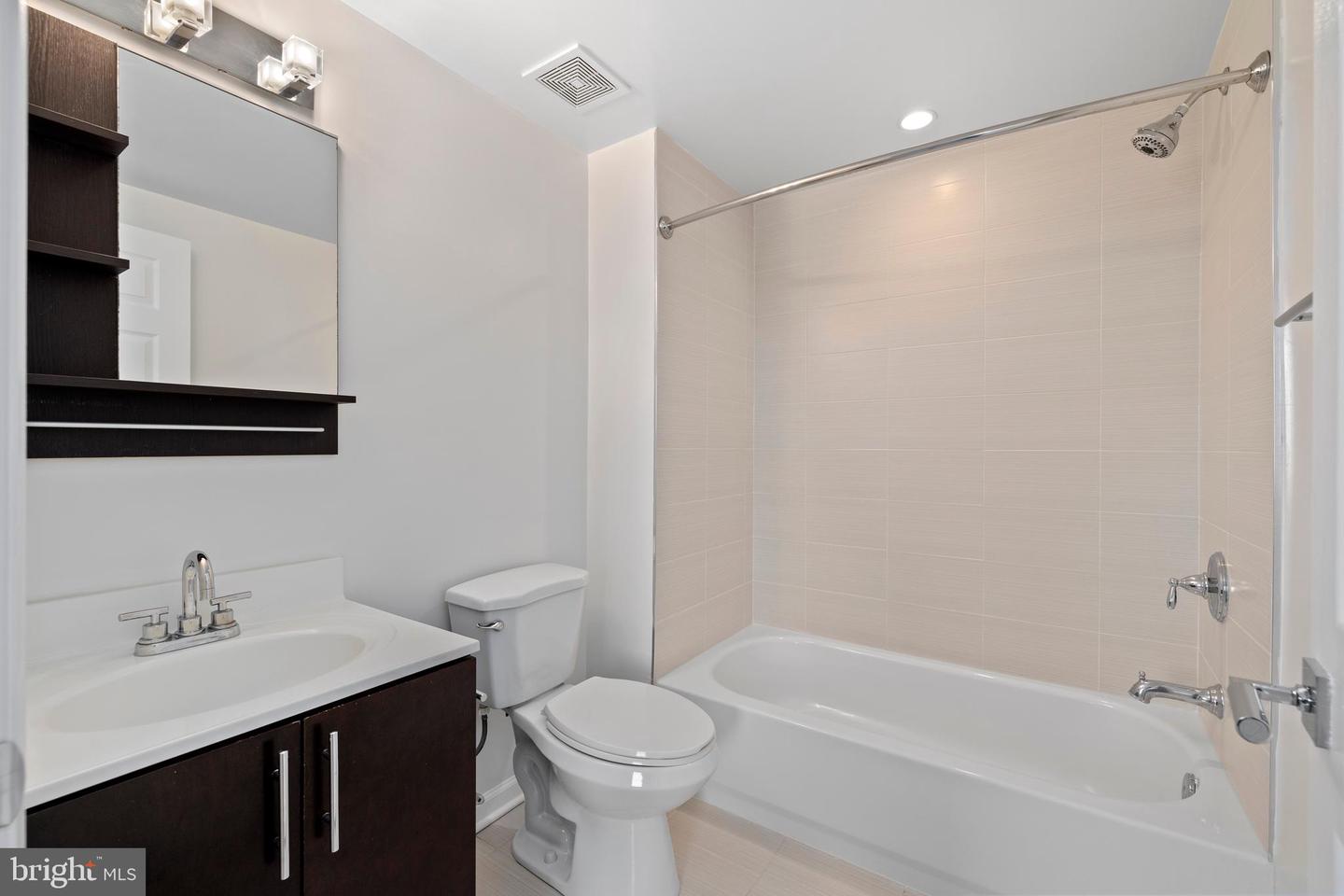 329 RHODE ISLAND AVE NE #303, WASHINGTON, District Of Columbia 20002, 2 Bedrooms Bedrooms, 7 Rooms Rooms,2 BathroomsBathrooms,Residential,For sale,329 RHODE ISLAND AVE NE #303,DCDC2209074 MLS # DCDC2209074