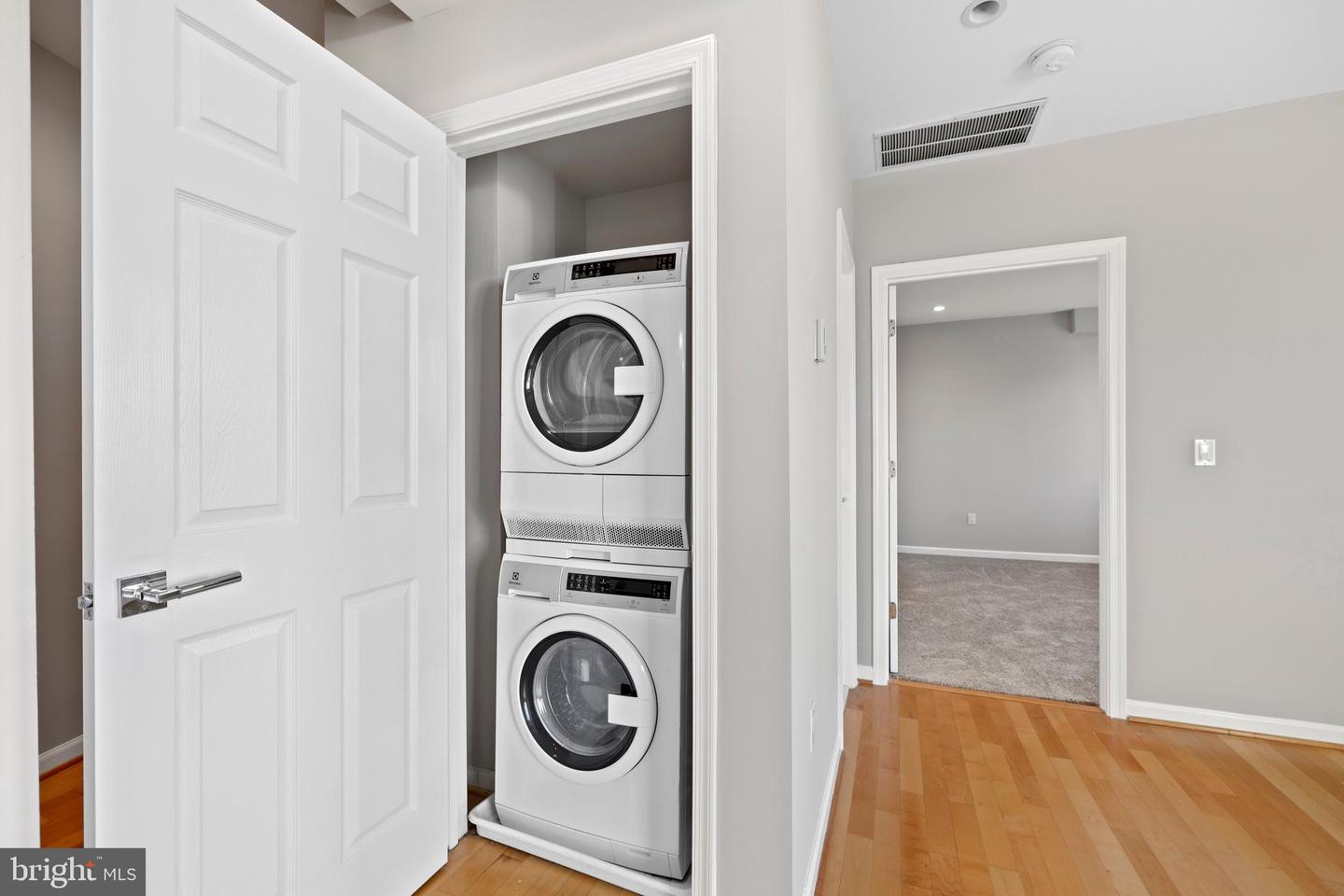 329 RHODE ISLAND AVE NE #303, WASHINGTON, District Of Columbia 20002, 2 Bedrooms Bedrooms, 7 Rooms Rooms,2 BathroomsBathrooms,Residential,For sale,329 RHODE ISLAND AVE NE #303,DCDC2209074 MLS # DCDC2209074