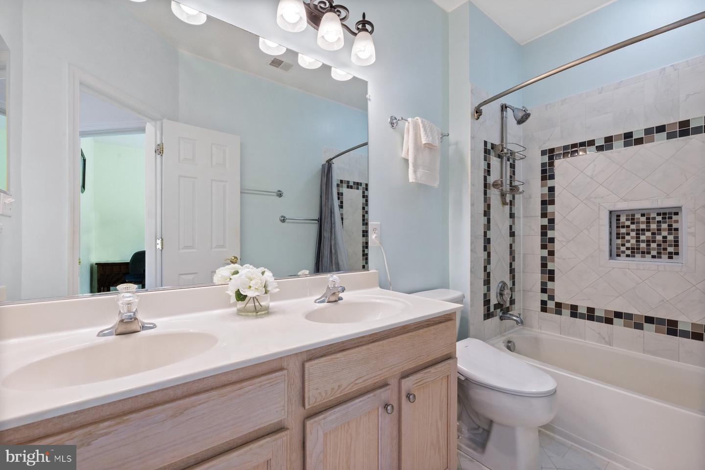 43656 RIVERPOINT DR, LEESBURG, Virginia 20176, 5 Bedrooms Bedrooms, ,3 BathroomsBathrooms,Residential,For sale,43656 RIVERPOINT DR,VALO2100990 MLS # VALO2100990
