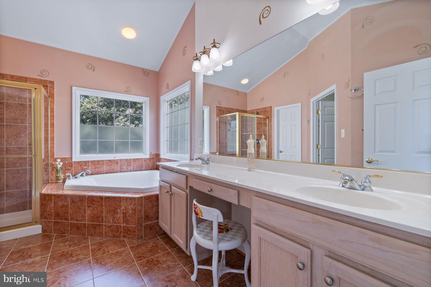 43656 RIVERPOINT DR, LEESBURG, Virginia 20176, 5 Bedrooms Bedrooms, ,3 BathroomsBathrooms,Residential,For sale,43656 RIVERPOINT DR,VALO2100990 MLS # VALO2100990