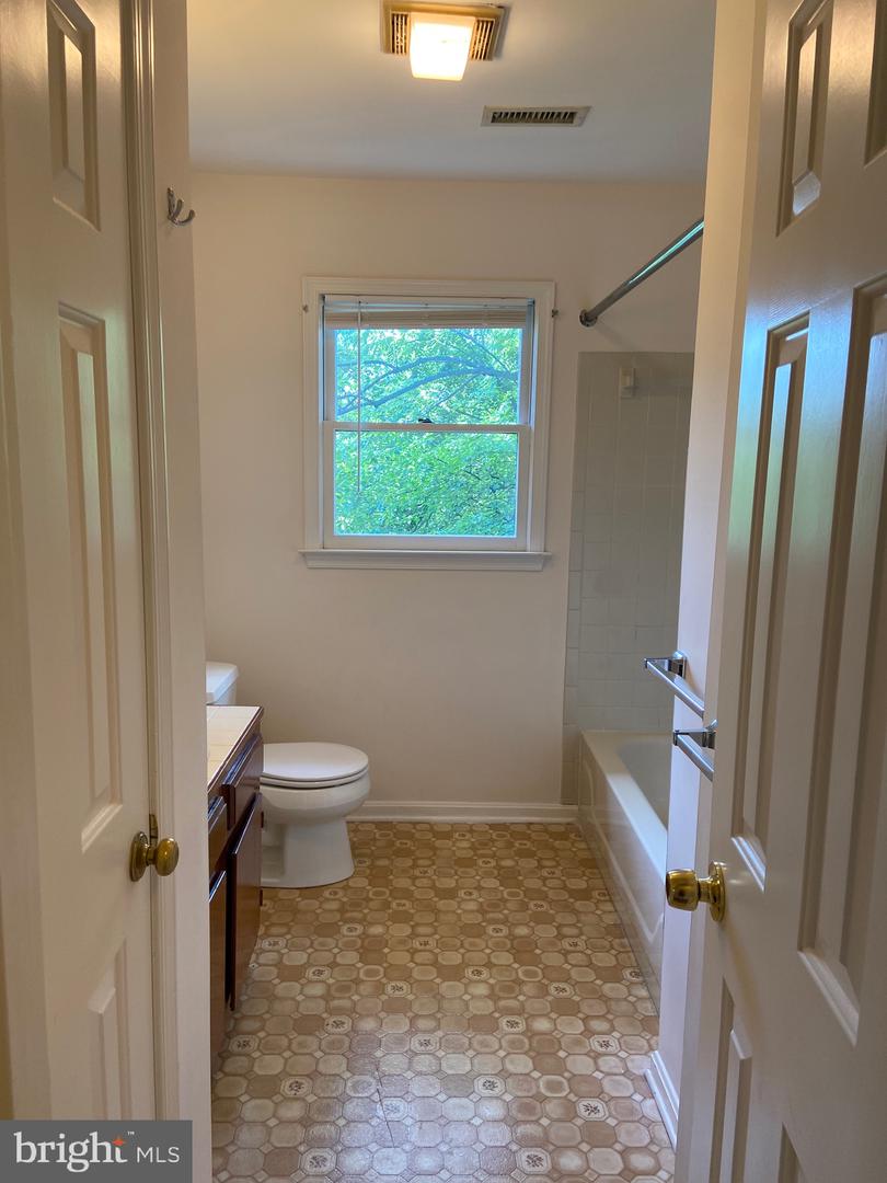 20 N CALHOUN ST, WARRENTON, Virginia 20186, 4 Bedrooms Bedrooms, ,3 BathroomsBathrooms,Residential,For sale,20 N CALHOUN ST,VAFQ2017298 MLS # VAFQ2017298
