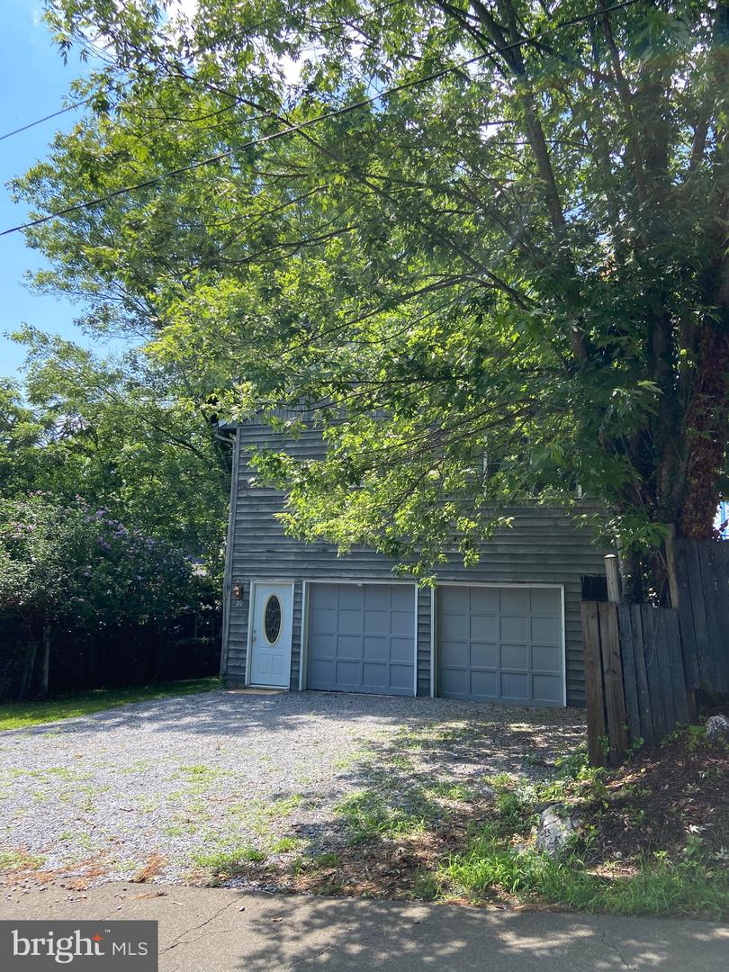 20 N CALHOUN ST, WARRENTON, Virginia 20186, 4 Bedrooms Bedrooms, ,3 BathroomsBathrooms,Residential,For sale,20 N CALHOUN ST,VAFQ2017298 MLS # VAFQ2017298