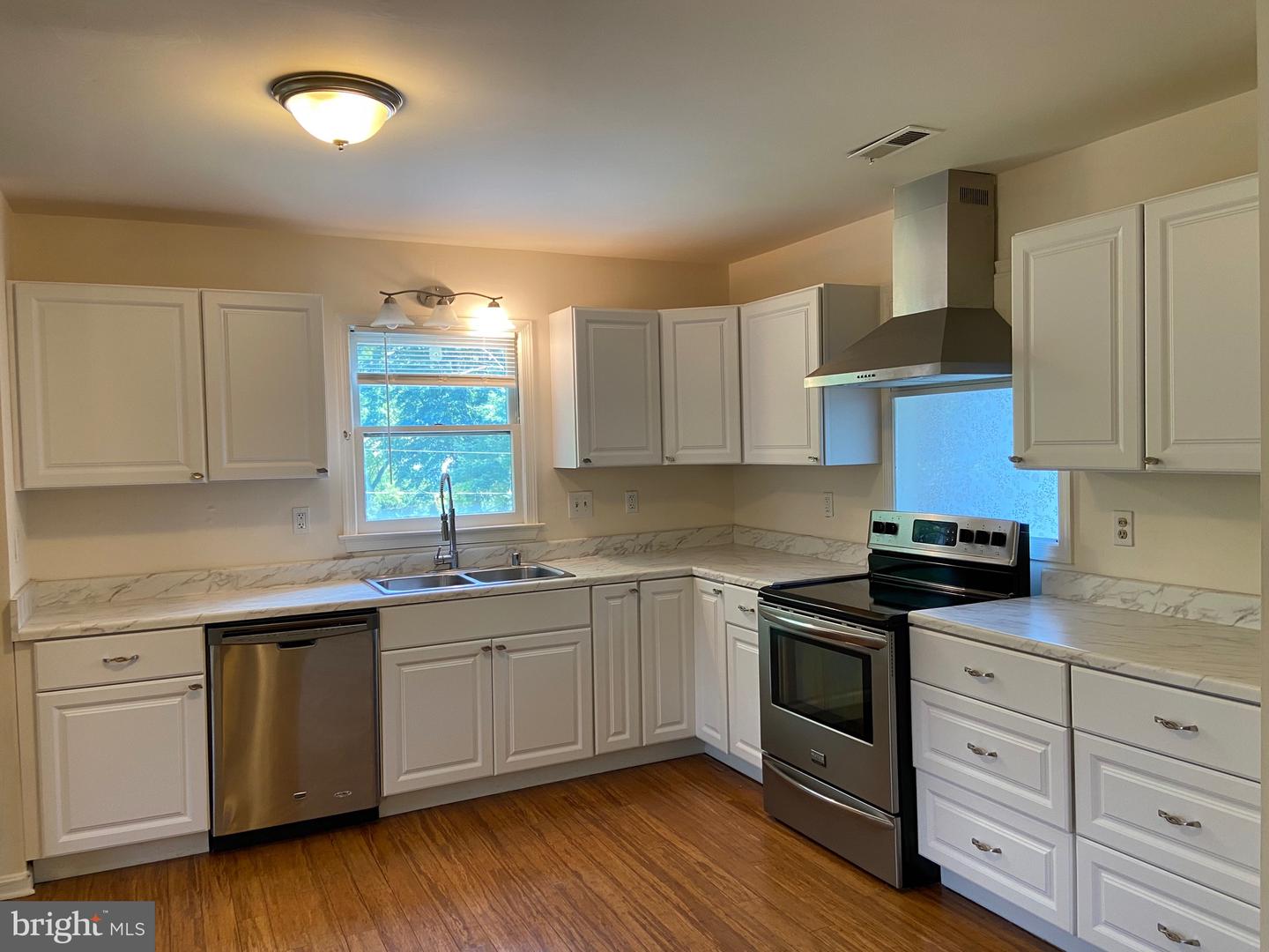 20 N CALHOUN ST, WARRENTON, Virginia 20186, 4 Bedrooms Bedrooms, ,3 BathroomsBathrooms,Residential,For sale,20 N CALHOUN ST,VAFQ2017298 MLS # VAFQ2017298