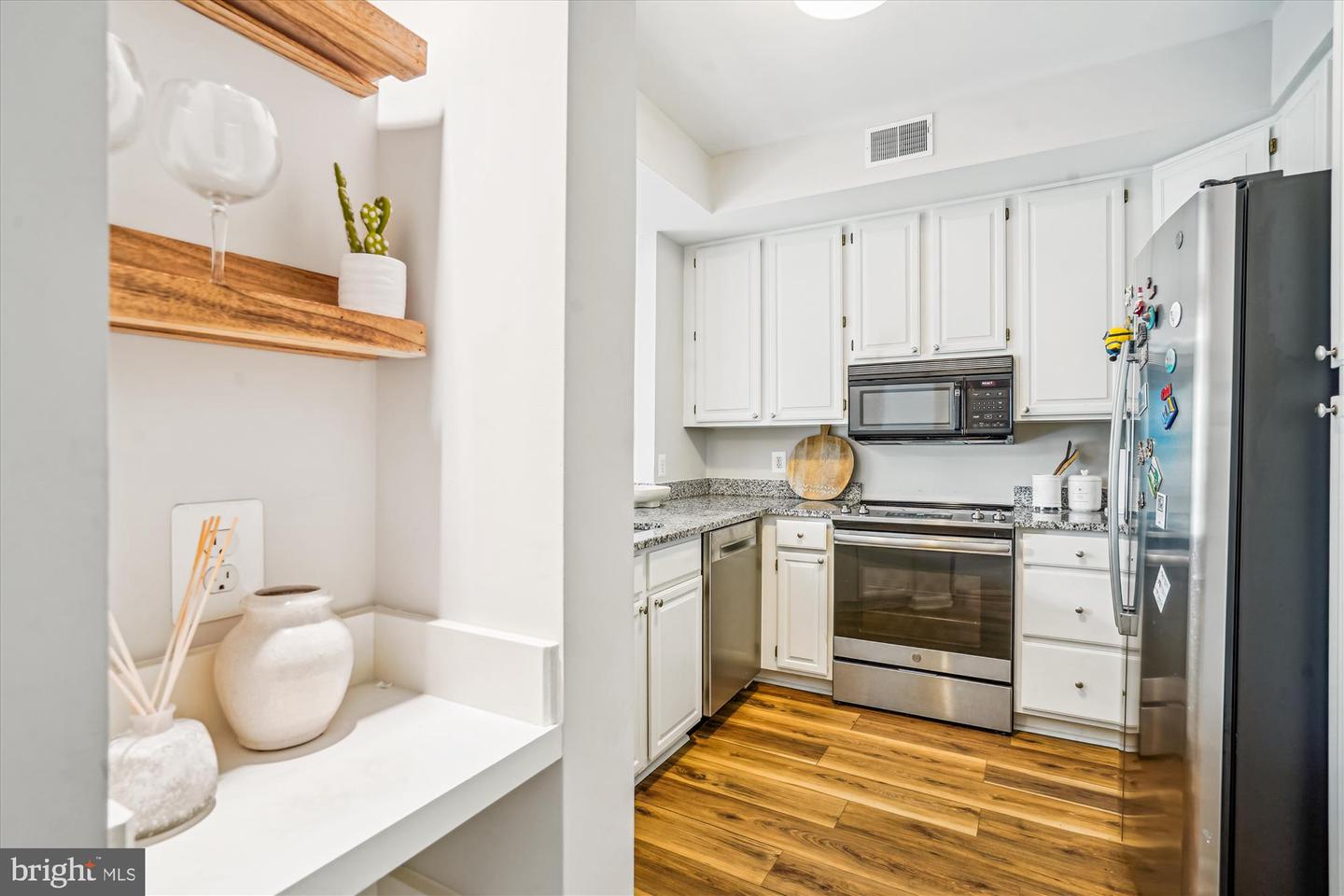 1334 GARDEN WALL CIR #406, RESTON, Virginia 20194, 2 Bedrooms Bedrooms, ,2 BathroomsBathrooms,Residential,For sale,1334 GARDEN WALL CIR #406,VAFX2253158 MLS # VAFX2253158