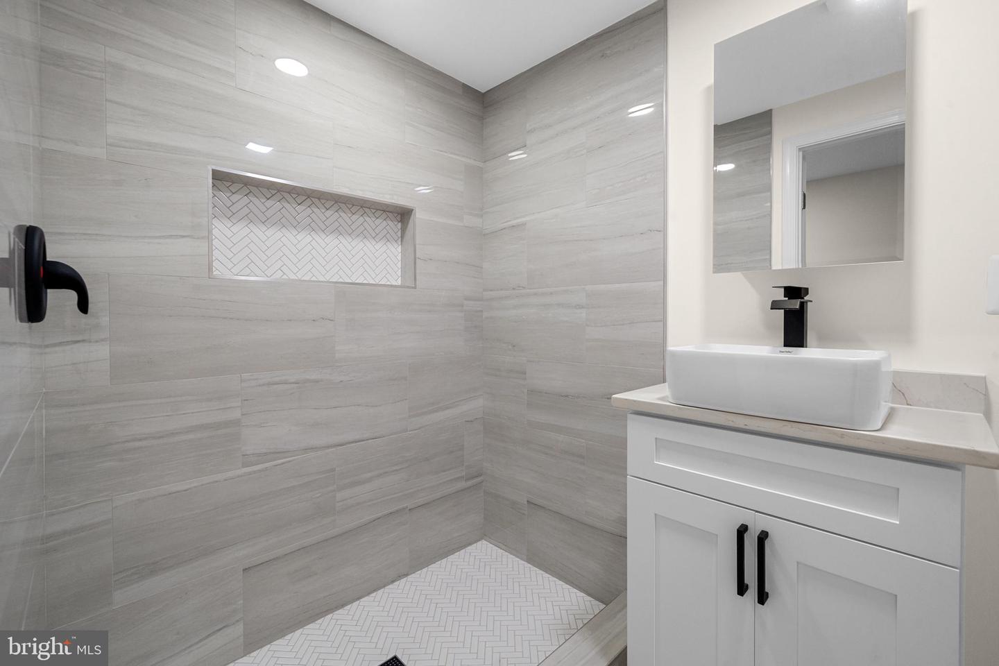 2316 FORT DR, ALEXANDRIA, Virginia 22303, 5 Bedrooms Bedrooms, ,2 BathroomsBathrooms,Residential,For sale,2316 FORT DR,VAFX2253202 MLS # VAFX2253202