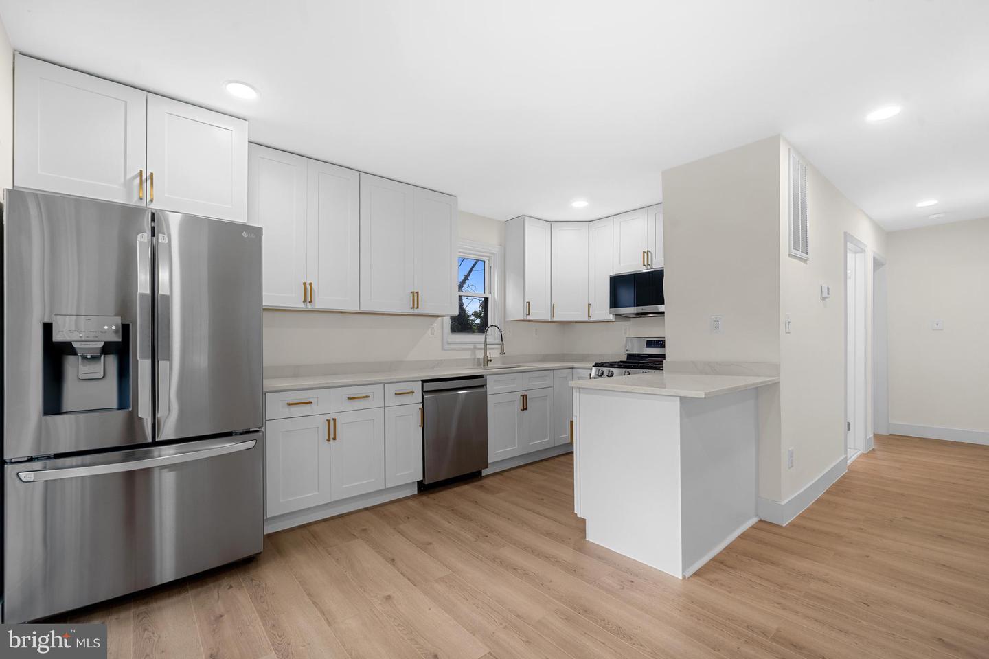 2316 FORT DR, ALEXANDRIA, Virginia 22303, 5 Bedrooms Bedrooms, ,2 BathroomsBathrooms,Residential,For sale,2316 FORT DR,VAFX2253202 MLS # VAFX2253202