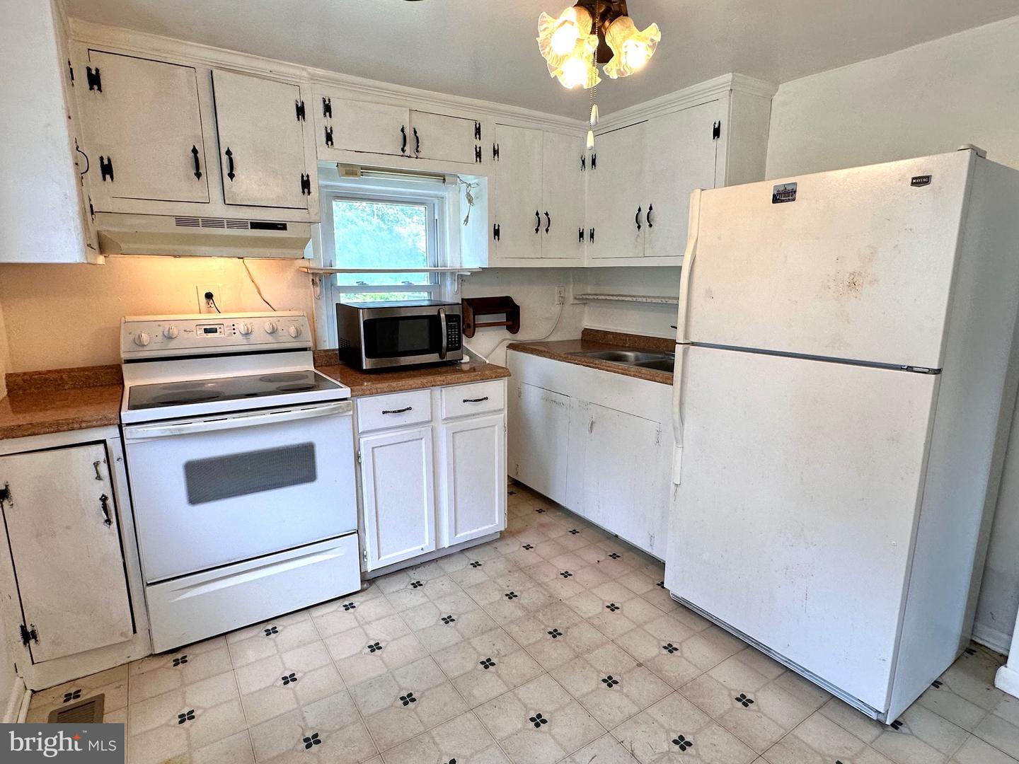 7128 BEULAH ST, ALEXANDRIA, Virginia 22315, 3 Bedrooms Bedrooms, ,1 BathroomBathrooms,Residential,For sale,7128 BEULAH ST,VAFX2253402 MLS # VAFX2253402