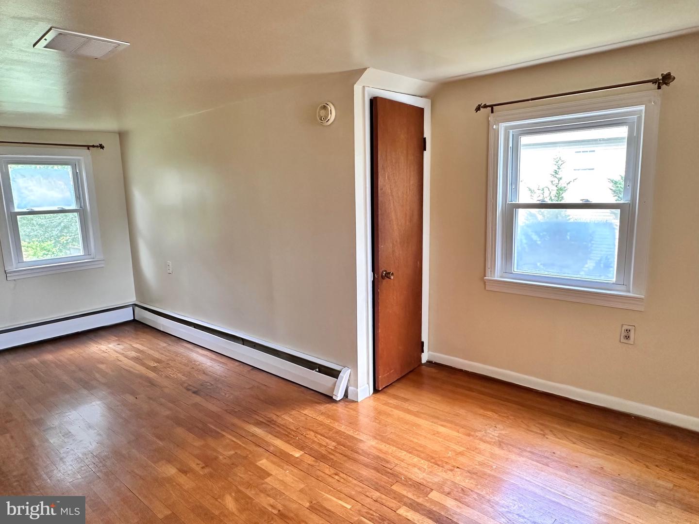 7128 BEULAH ST, ALEXANDRIA, Virginia 22315, 3 Bedrooms Bedrooms, ,1 BathroomBathrooms,Residential,For sale,7128 BEULAH ST,VAFX2253402 MLS # VAFX2253402