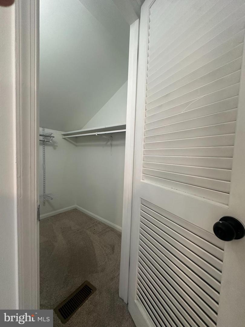 1043-B MARGATE CT, STERLING, Virginia 20164, 3 Bedrooms Bedrooms, ,2 BathroomsBathrooms,Residential,For sale,1043-B MARGATE CT,VALO2101210 MLS # VALO2101210