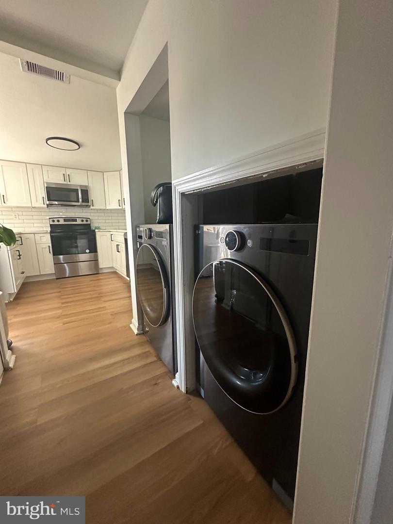 1043-B MARGATE CT, STERLING, Virginia 20164, 3 Bedrooms Bedrooms, ,2 BathroomsBathrooms,Residential,For sale,1043-B MARGATE CT,VALO2101210 MLS # VALO2101210