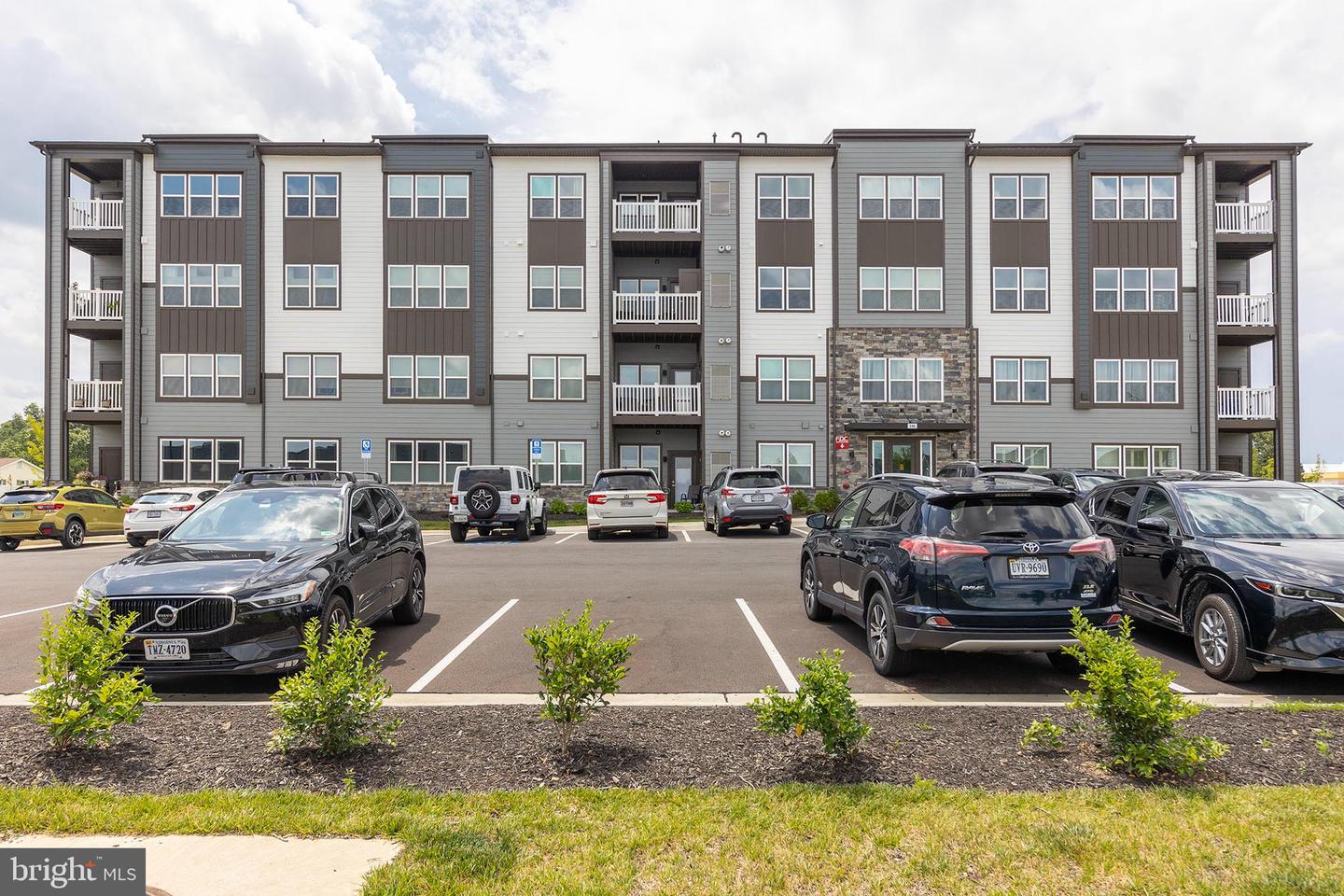 140 MCCORMICK CIR #403, WINCHESTER, Virginia 22602, 2 Bedrooms Bedrooms, ,2 BathroomsBathrooms,Residential,For sale,140 MCCORMICK CIR #403,VAFV2035264 MLS # VAFV2035264