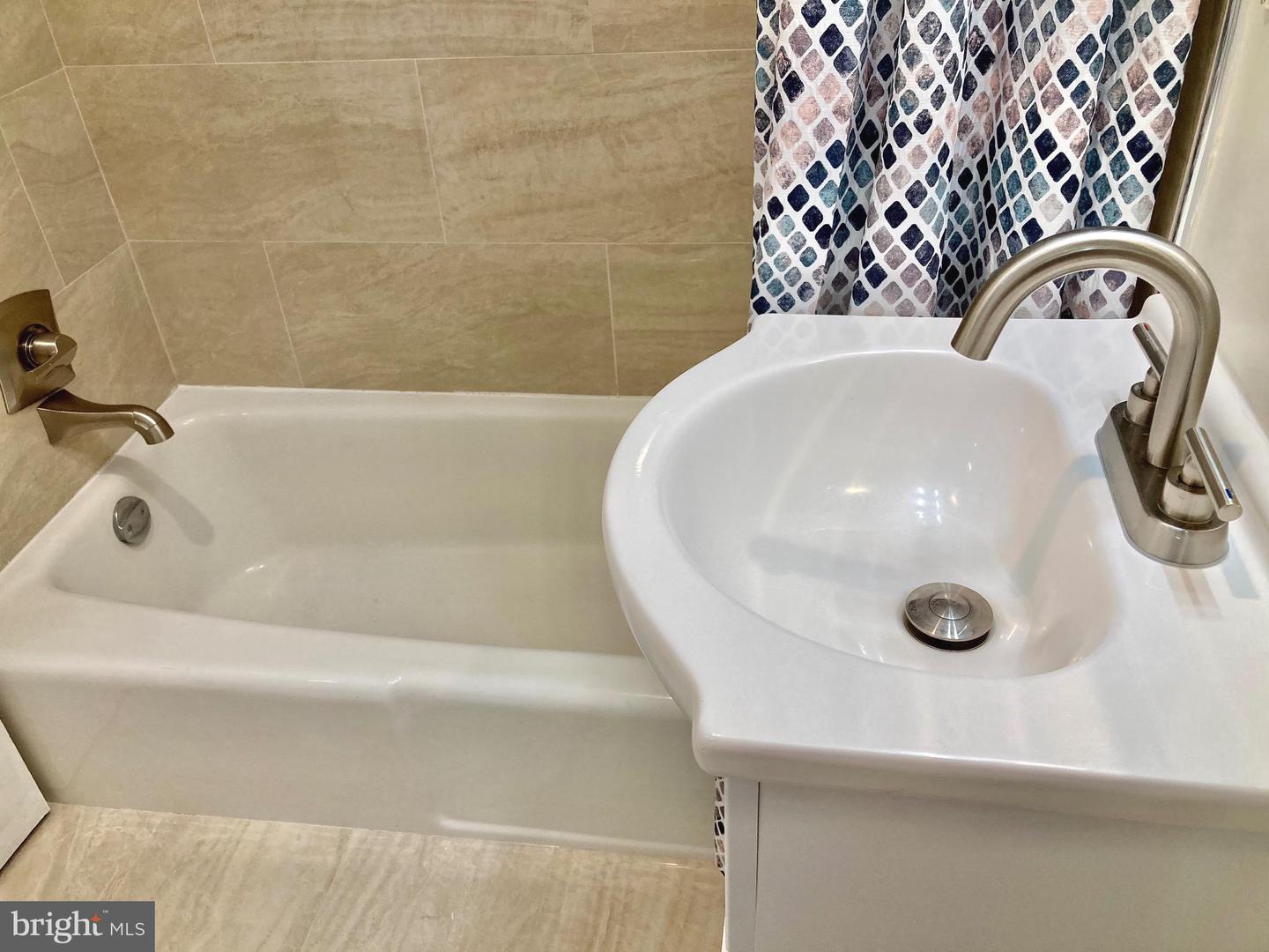 3931 LYNDHURST DR #303, FAIRFAX, Virginia 22031, 2 Bedrooms Bedrooms, ,1 BathroomBathrooms,Residential,For sale,3931 LYNDHURST DR #303,VAFC2006586 MLS # VAFC2006586