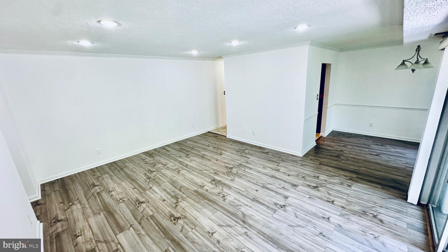 3931 LYNDHURST DR #303, FAIRFAX, Virginia 22031, 2 Bedrooms Bedrooms, ,1 BathroomBathrooms,Residential,For sale,3931 LYNDHURST DR #303,VAFC2006586 MLS # VAFC2006586